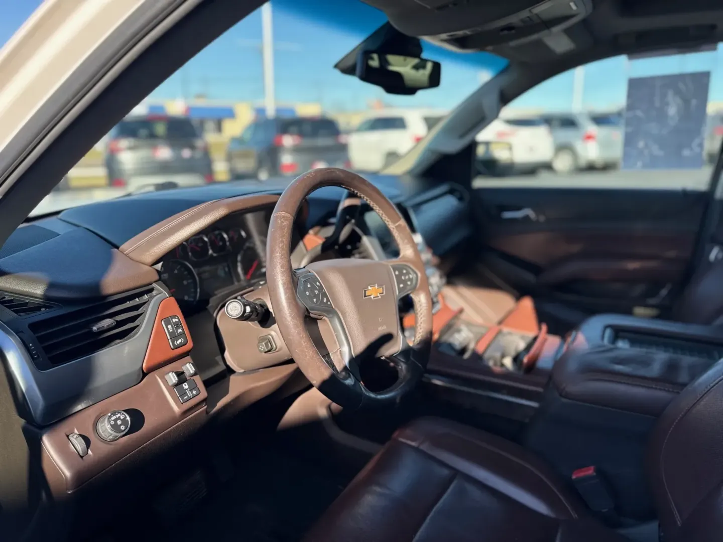 2016 Chevrolet Suburban LTZ 2WD (1GNSCJKC0GR) with an 5.3L V8 OHV 16V engine, 6A transmission, located at 10740 Forest Lane, Dallas, TX, 75243, (972) 272-7300, 32.908588, -96.701813 - Embrace the open road and elevate your weekend adventures with the incredible 2016 Chevrolet Suburban, available now at Traditional Autos in Dallas, TX. Whether you're planning a family road trip, running errands around city neighborhoods, or navigating the bustling highways of North Texas, this spa - Photo#9