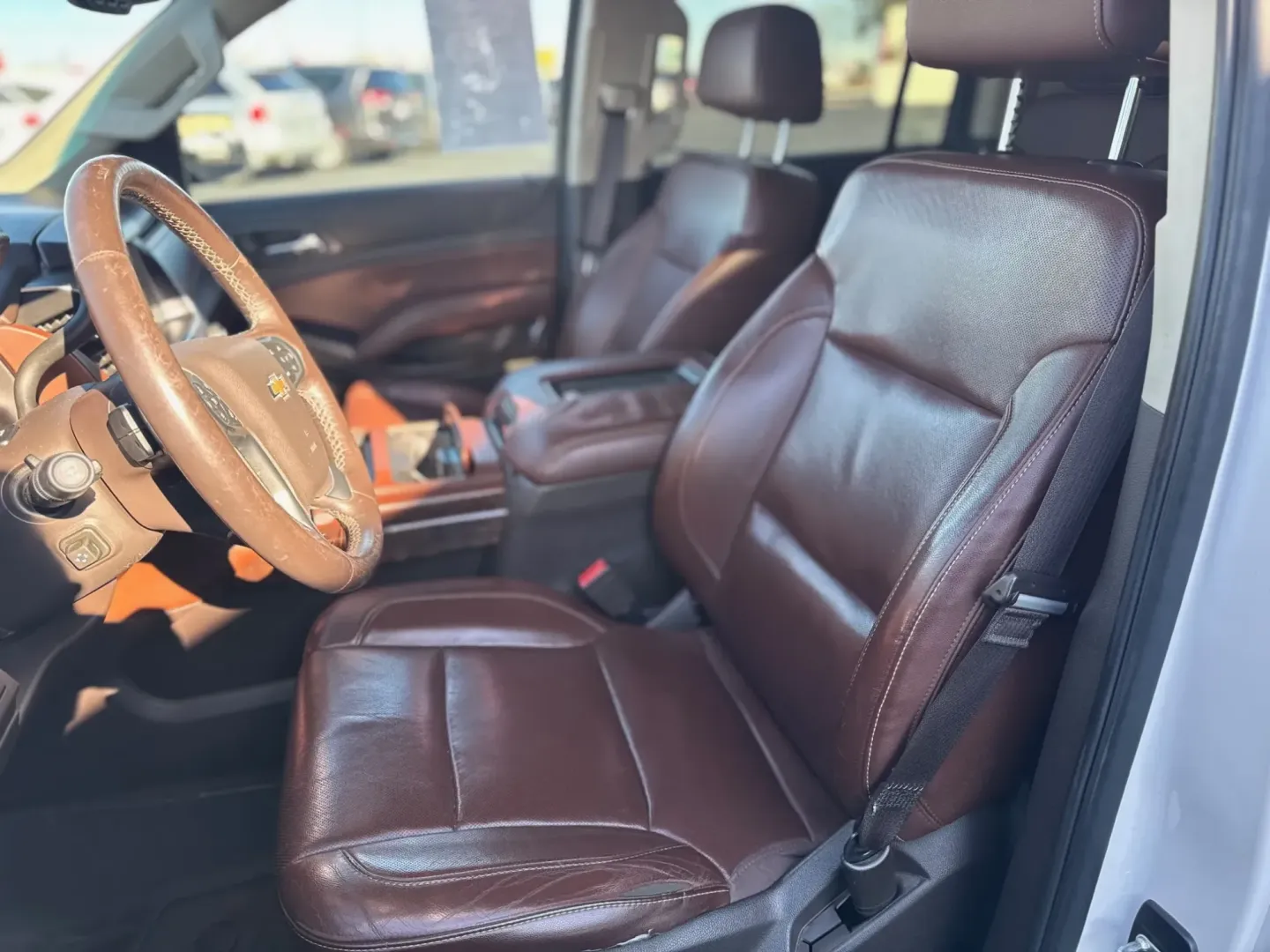 2016 Chevrolet Suburban LTZ 2WD (1GNSCJKC0GR) with an 5.3L V8 OHV 16V engine, 6A transmission, located at 10740 Forest Lane, Dallas, TX, 75243, (972) 272-7300, 32.908588, -96.701813 - Embrace the open road and elevate your weekend adventures with the incredible 2016 Chevrolet Suburban, available now at Traditional Autos in Dallas, TX. Whether you're planning a family road trip, running errands around city neighborhoods, or navigating the bustling highways of North Texas, this spa - Photo#10