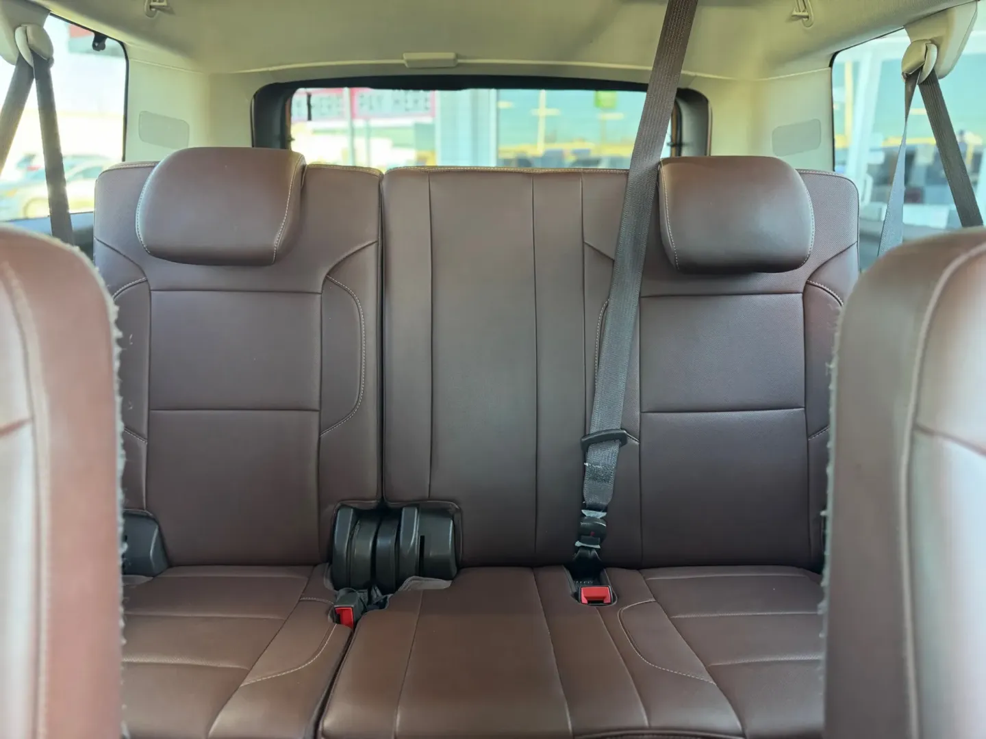 2016 Chevrolet Suburban LTZ 2WD (1GNSCJKC0GR) with an 5.3L V8 OHV 16V engine, 6A transmission, located at 10740 Forest Lane, Dallas, TX, 75243, (972) 272-7300, 32.908588, -96.701813 - Embrace the open road and elevate your weekend adventures with the incredible 2016 Chevrolet Suburban, available now at Traditional Autos in Dallas, TX. Whether you're planning a family road trip, running errands around city neighborhoods, or navigating the bustling highways of North Texas, this spa - Photo#8