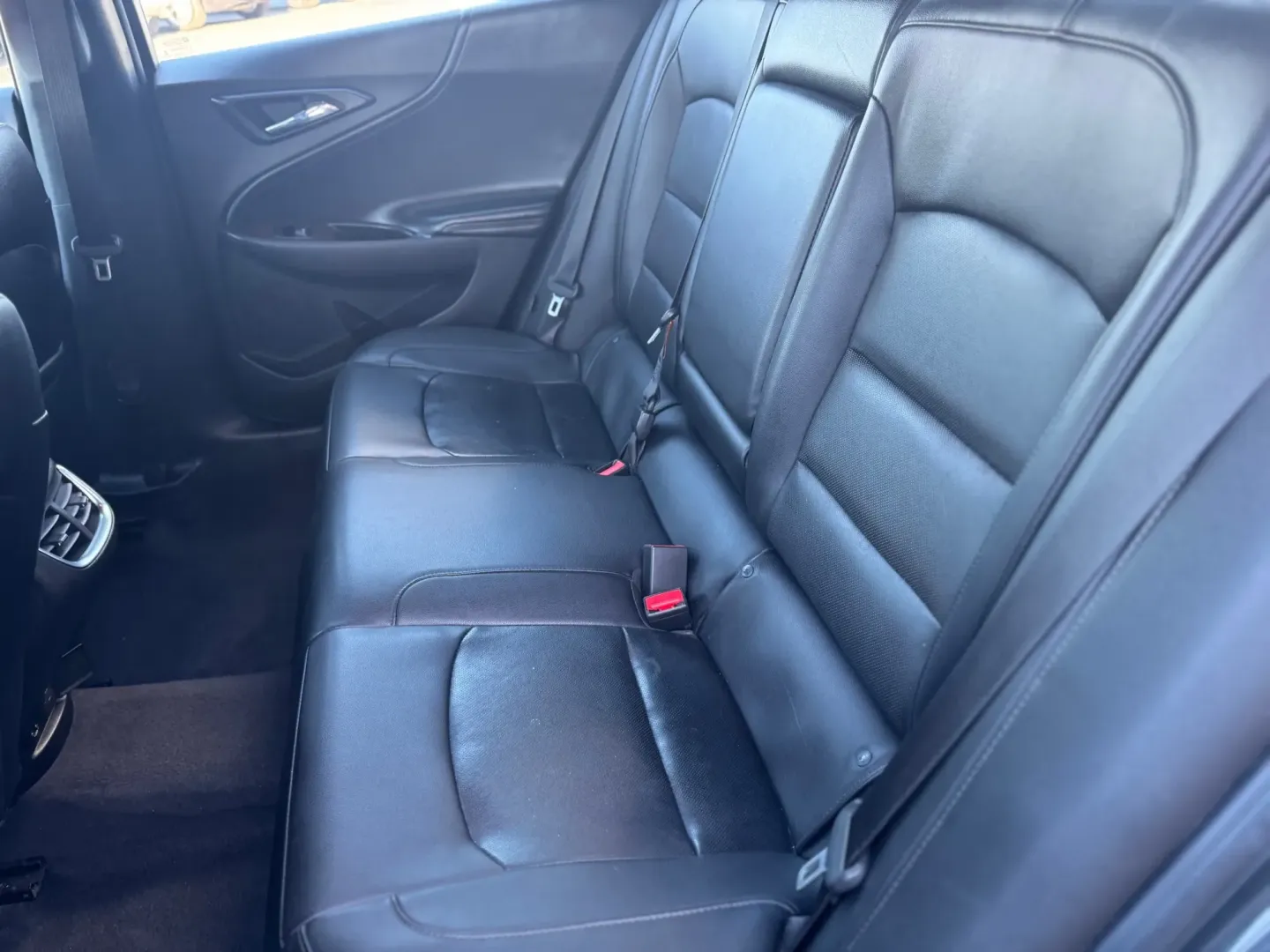 2017 Chevrolet Malibu Premier (1G1ZH5SX3HF) with an 2.0L L4 DOHC 16V engine, 6A transmission, located at 10740 Forest Lane, Dallas, TX, 75243, (972) 272-7300, 32.908588, -96.701813 - Looking for a dependable sedan that's perfect for city driving and weekend escapes? Look no further than this striking 2017 Chevrolet Malibu, available at Traditional Autos in Dallas, TX. Whether you're commuting to work, shuttling your family around, or heading out on an adventure, this vehicle sea - Photo#4