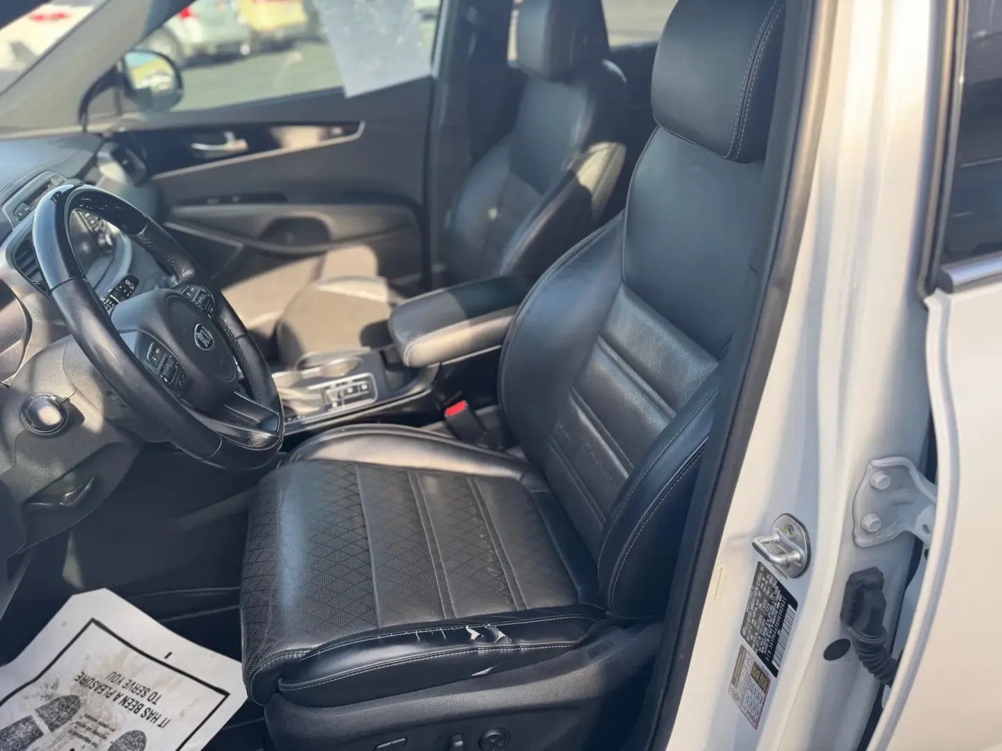 2017 Kia Sorento Limited V6 2WD (5XYPK4A56HG) with an 3.3L V6 DOHC 24V engine, 6A transmission, located at 10740 Forest Lane, Dallas, TX, 75243, (972) 272-7300, 32.908588, -96.701813 - **Adventure Awaits with the 2017 Kia Sorento Your Ideal Family SUV!**<br /> <br /> Are you ready to embark on exciting family adventures, or perhaps streamline your daily commute in style? Look no further than this stunning 2017 Kia Sorento, now available at Traditional Autos in Dallas, TX. With it - Photo#9