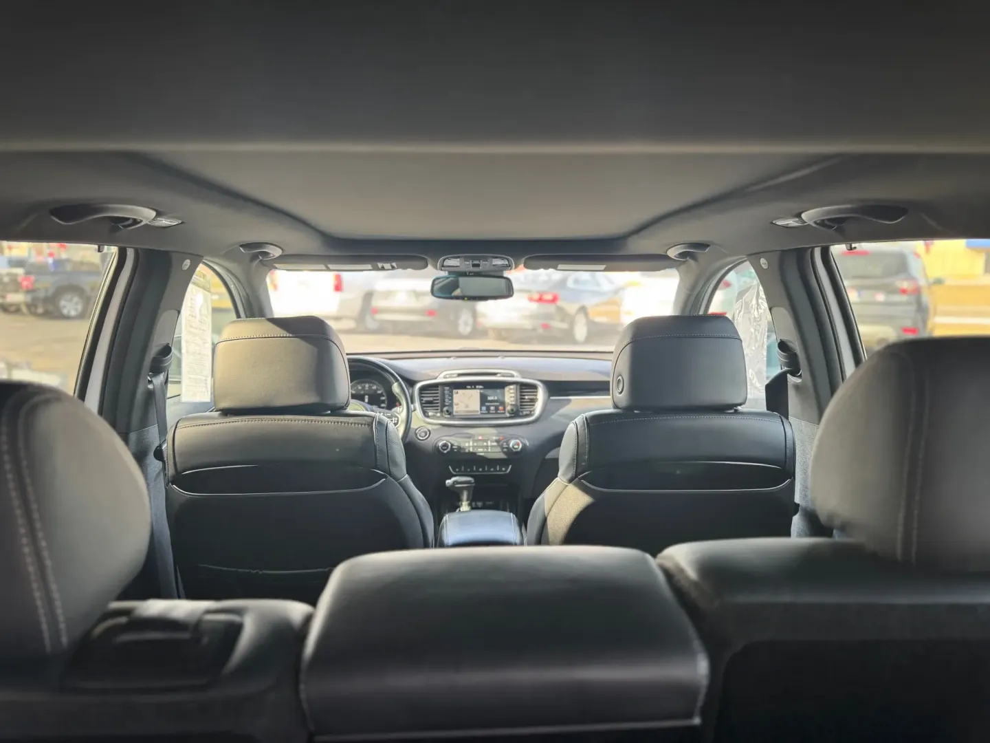 2017 Kia Sorento Limited V6 2WD (5XYPK4A56HG) with an 3.3L V6 DOHC 24V engine, 6A transmission, located at 10740 Forest Lane, Dallas, TX, 75243, (972) 272-7300, 32.908588, -96.701813 - **Adventure Awaits with the 2017 Kia Sorento Your Ideal Family SUV!**<br /> <br /> Are you ready to embark on exciting family adventures, or perhaps streamline your daily commute in style? Look no further than this stunning 2017 Kia Sorento, now available at Traditional Autos in Dallas, TX. With it - Photo#4