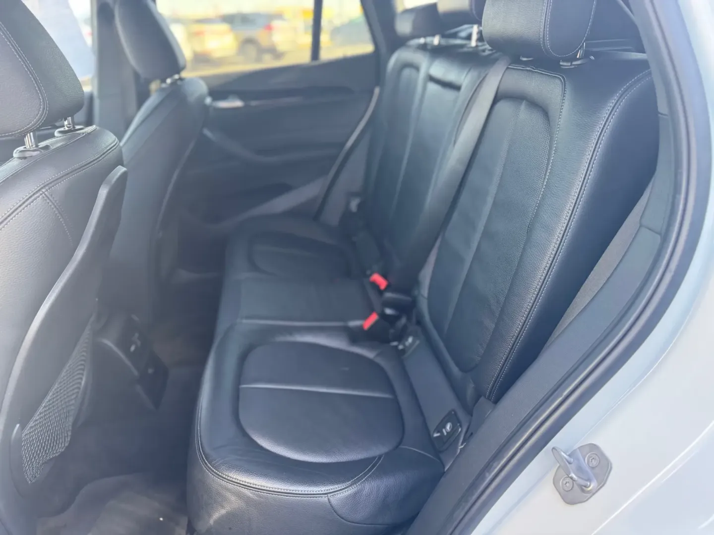 2018 BMW X1 sDrive28i (WBXHU7C33J5) with an 2.0L L4 DOHC 16V engine, 8A transmission, located at 10740 Forest Lane, Dallas, TX, 75243, (972) 272-7300, 32.908588, -96.701813 - ### Discover Your Next Adventure with the 2018 BMW X1 at Traditional Autos!<br /> <br /> Finding the perfect vehicle that aligns with your lifestyle can feel daunting, but your search ends here! At Traditional Autos, located at 10740 Forest Lane, Dallas, TX 75243, we proudly present an exceptional o - Photo#4