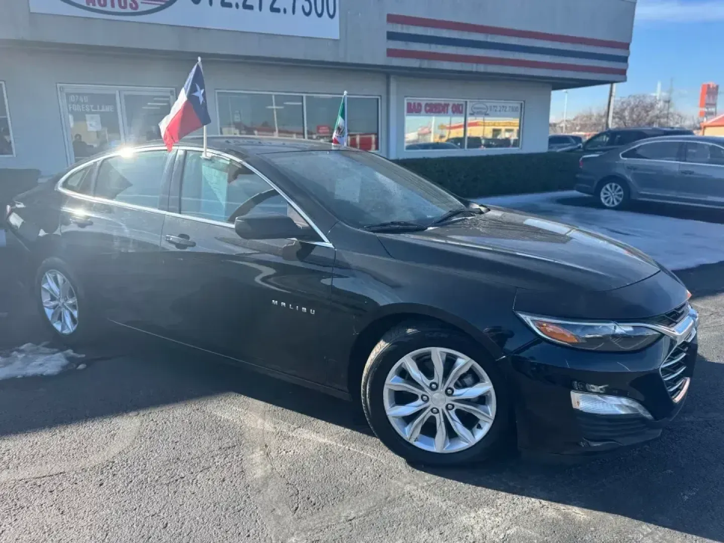 2020 Chevrolet Malibu LT (1G1ZD5ST0LF) with an 1.5L L4 DOHC 16V engine, 6A transmission, located at 10740 Forest Lane, Dallas, TX, 75243, (972) 272-7300, 32.908588, -96.701813 - Are you ready to elevate your daily commute or weekend adventures? Look no further than this stunning 2020 Chevrolet Malibu, a versatile sedan that effortlessly balances style, comfort, and practicality. With an impressive blend of modern technology and outstanding safety features, this vehicle is p - Photo#1