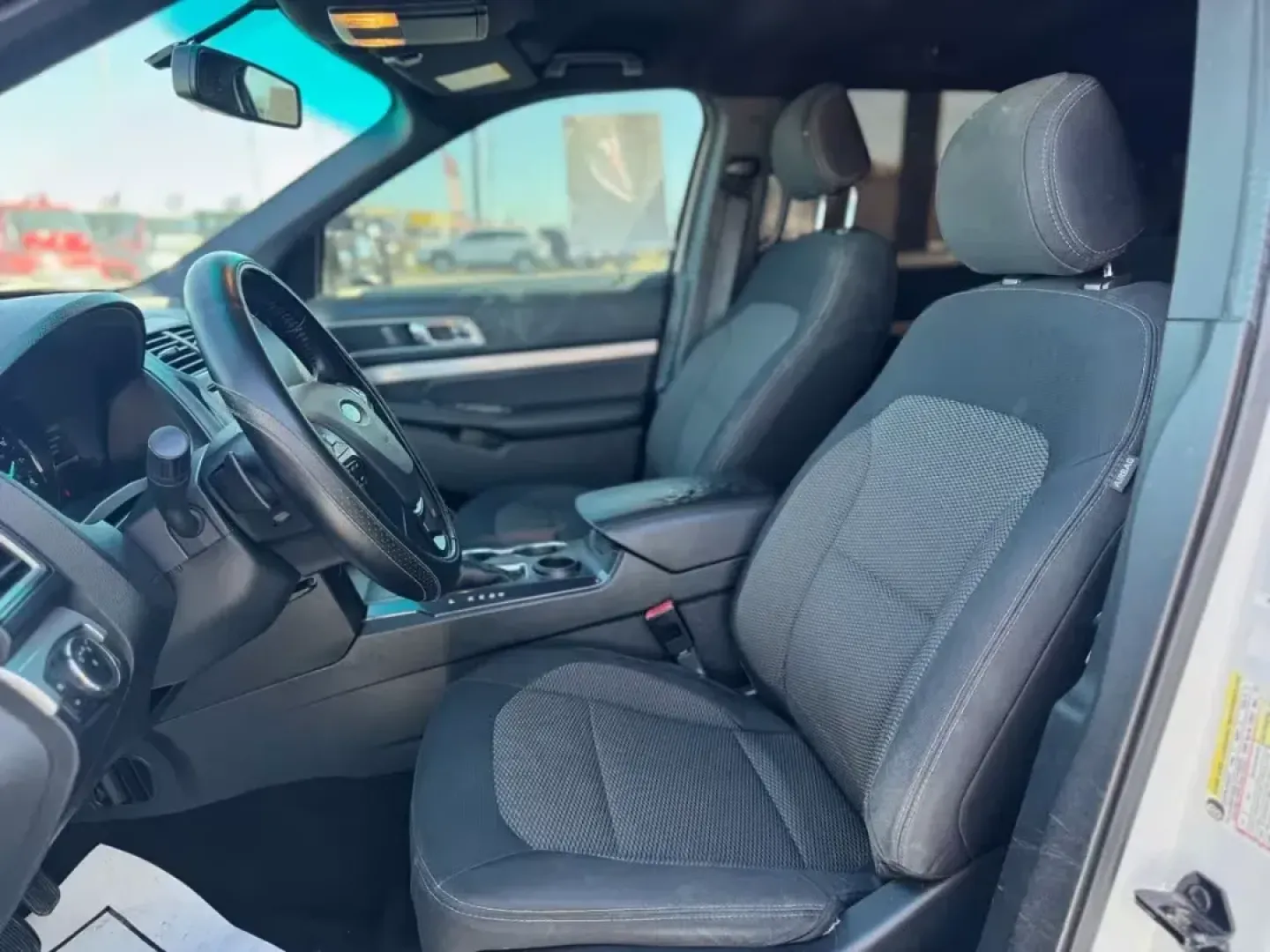 2016 WHITE Ford Explorer XLT FWD (1FM5K7D87GG) with an 3.5L V6 DOHC 24V engine, 6-Speed Automatic transmission, located at 10740 Forest Lane, Dallas, TX, 75243, (972) 272-7300, 32.908588, -96.701813 - **Explore New Adventures with the 2016 Ford Explorer XLT Perfect for Growing Families!**<br /> <br /> Are you ready to take on the world with your family? The 2016 Ford Explorer XLT is your ideal companion for creating unforgettable memories, whether you're off on a weekend adventure or navigating - Photo#10