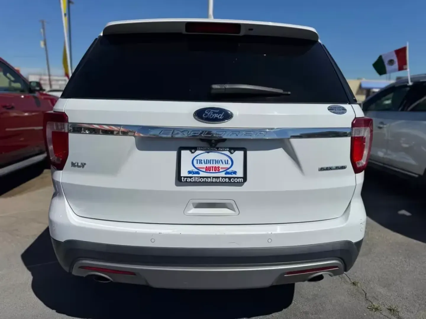 2016 WHITE Ford Explorer XLT FWD (1FM5K7D87GG) with an 3.5L V6 DOHC 24V engine, 6-Speed Automatic transmission, located at 10740 Forest Lane, Dallas, TX, 75243, (972) 272-7300, 32.908588, -96.701813 - **Explore New Adventures with the 2016 Ford Explorer XLT Perfect for Growing Families!**<br /> <br /> Are you ready to take on the world with your family? The 2016 Ford Explorer XLT is your ideal companion for creating unforgettable memories, whether you're off on a weekend adventure or navigating - Photo#5