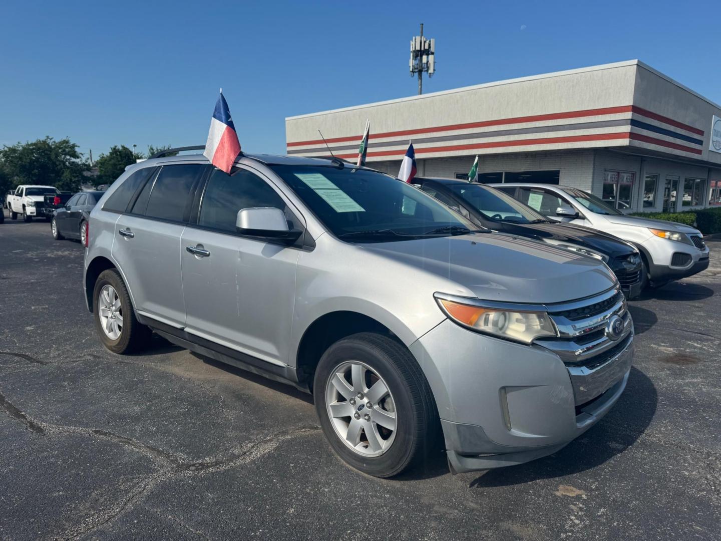 2011 SILVER /gray FORD EDGE SEL FWD (2FMDK3JC7BB) with an 3.5L V6 DOHC 24V engine, 6-Speed Automatic transmission, located at 10740 Forest Lane, Dallas, TX, 75243, (972) 272-7300, 32.908588, -96.701813 - Photo#2