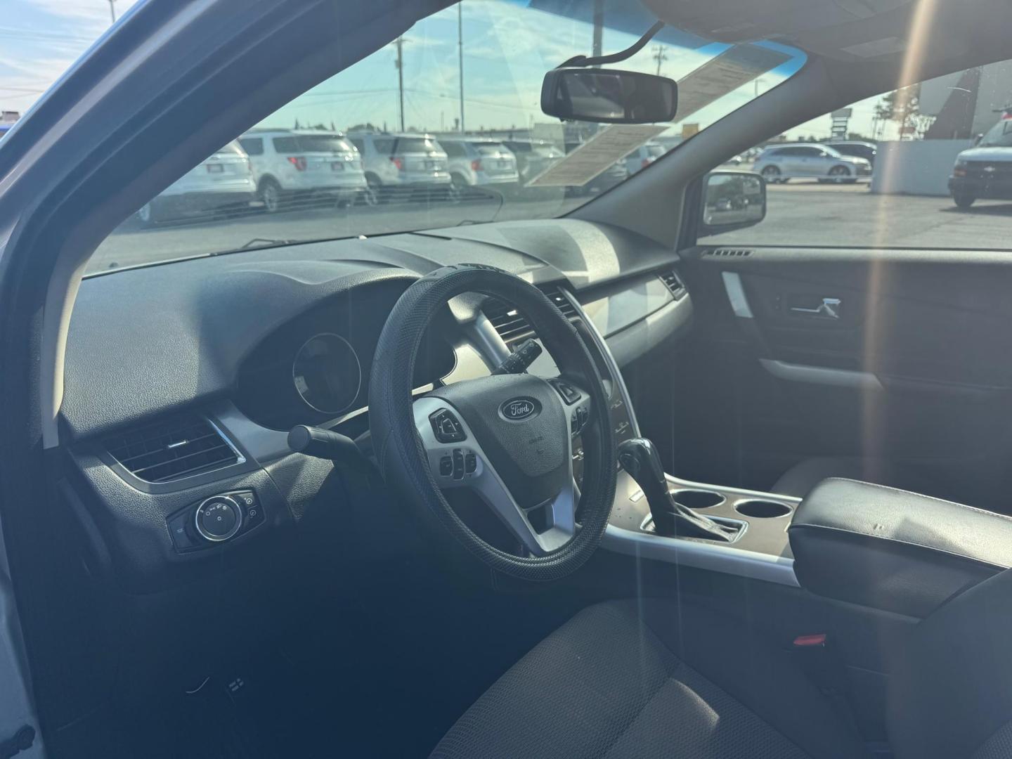 2011 SILVER /gray FORD EDGE SEL FWD (2FMDK3JC7BB) with an 3.5L V6 DOHC 24V engine, 6-Speed Automatic transmission, located at 10740 Forest Lane, Dallas, TX, 75243, (972) 272-7300, 32.908588, -96.701813 - Photo#3