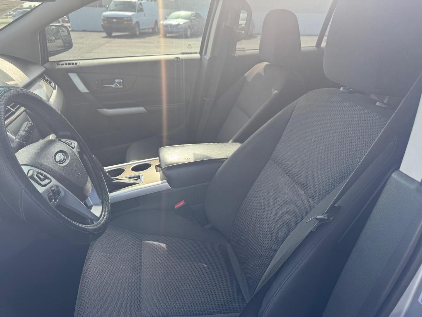 2011 SILVER /gray FORD EDGE SEL FWD (2FMDK3JC7BB) with an 3.5L V6 DOHC 24V engine, 6-Speed Automatic transmission, located at 10740 Forest Lane, Dallas, TX, 75243, (972) 272-7300, 32.908588, -96.701813 - Photo#4