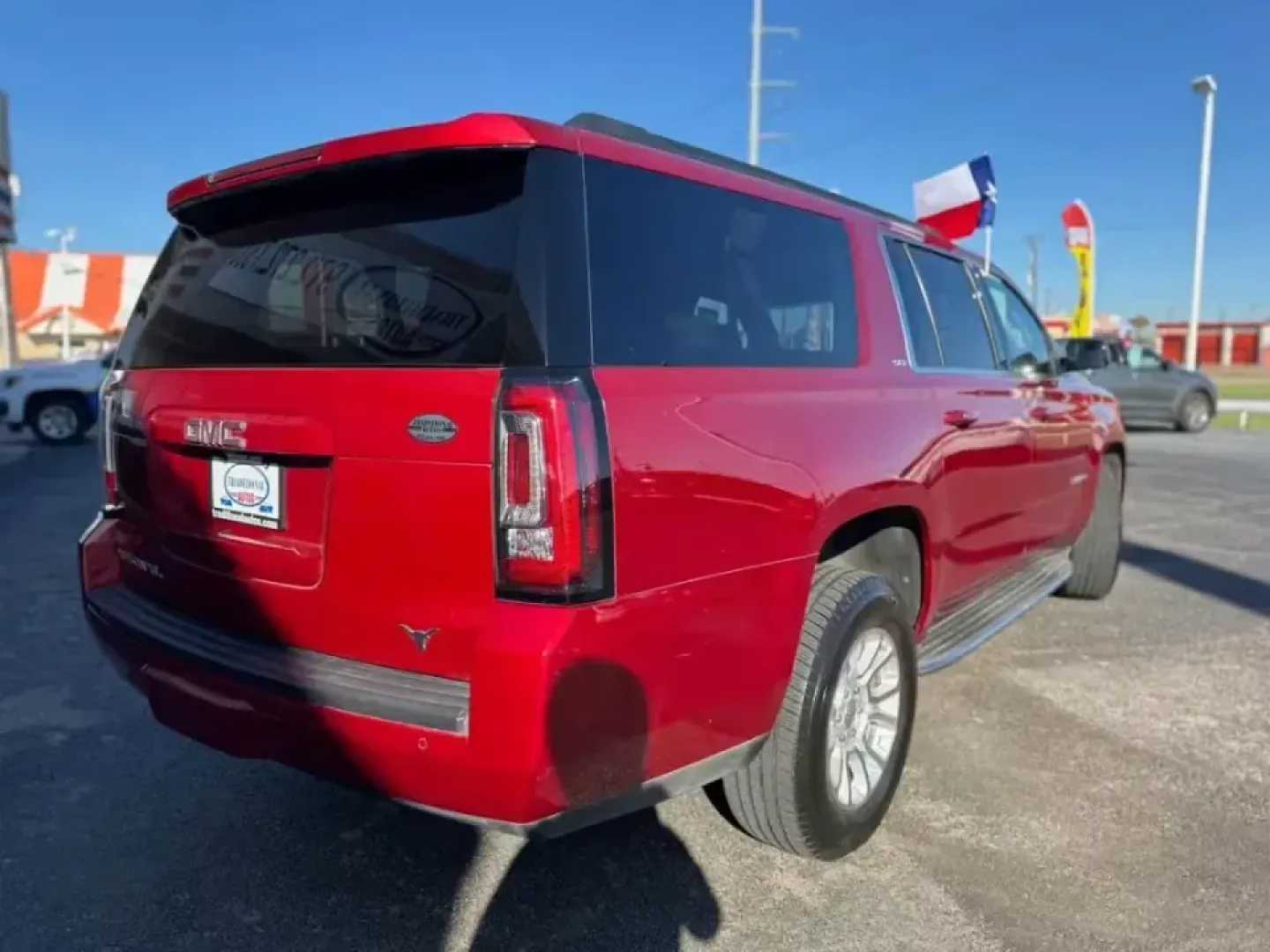 2015 RED GMC Yukon SLT 1/2 Ton 2WD (1GKS1HKC5FR) with an 5.3L V8 OHV 16V engine, 6-Speed Automatic transmission, located at 10740 Forest Lane, Dallas, TX, 75243, (972) 272-7300, 32.908588, -96.701813 - **Explore Adventure with the 2015 GMC Yukon XL: Your Family's Perfect Companion!**<br /> <br /> Are you ready to take on family road trips, weekend getaways, or even just your daily commute with style and comfort? Look no further than the 2015 GMC Yukon XL, a spacious and versatile SUV that perfectl - Photo#5