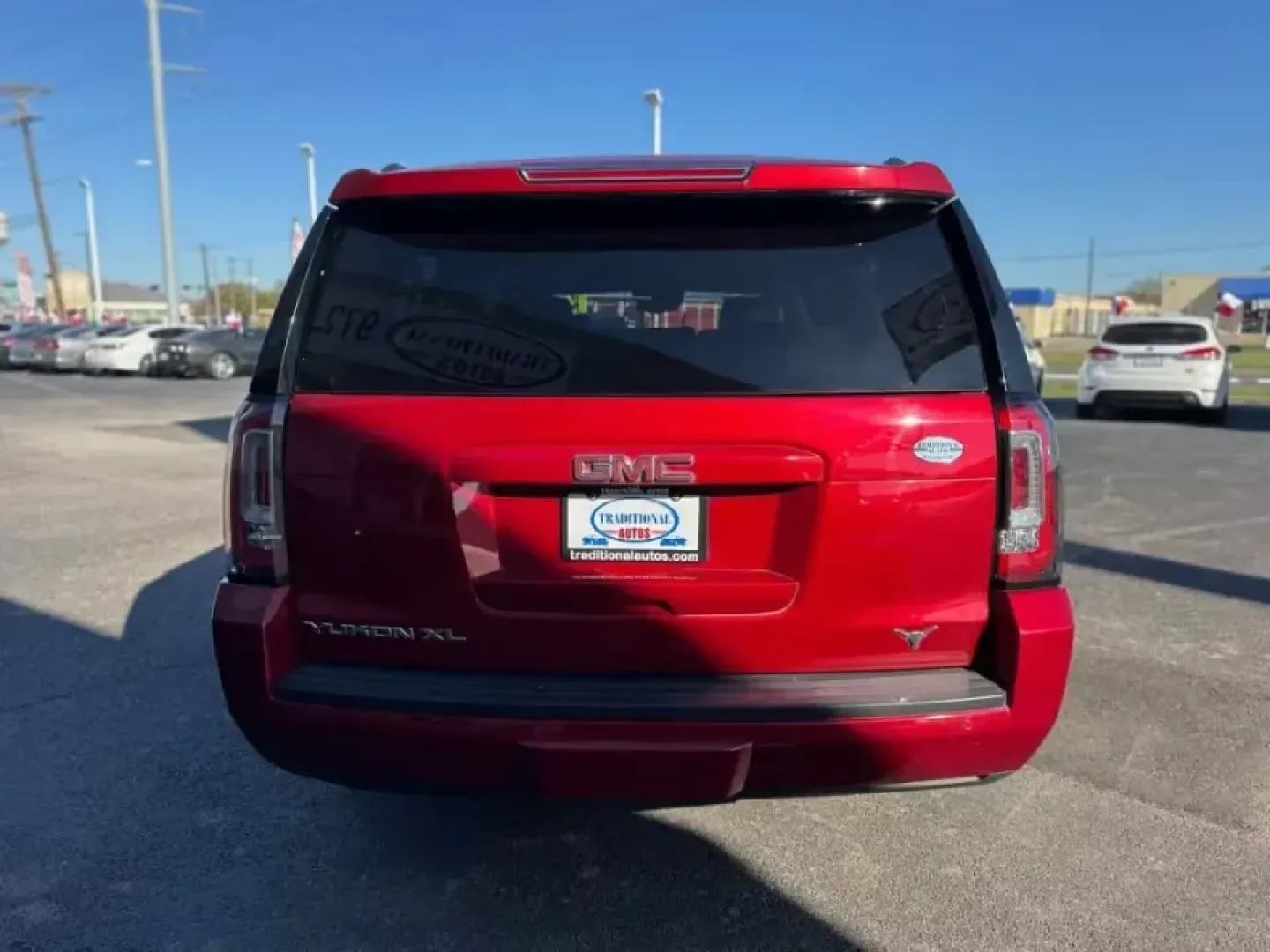 2015 RED GMC Yukon SLT 1/2 Ton 2WD (1GKS1HKC5FR) with an 5.3L V8 OHV 16V engine, 6-Speed Automatic transmission, located at 10740 Forest Lane, Dallas, TX, 75243, (972) 272-7300, 32.908588, -96.701813 - **Explore Adventure with the 2015 GMC Yukon XL: Your Family's Perfect Companion!**<br /> <br /> Are you ready to take on family road trips, weekend getaways, or even just your daily commute with style and comfort? Look no further than the 2015 GMC Yukon XL, a spacious and versatile SUV that perfectl - Photo#7