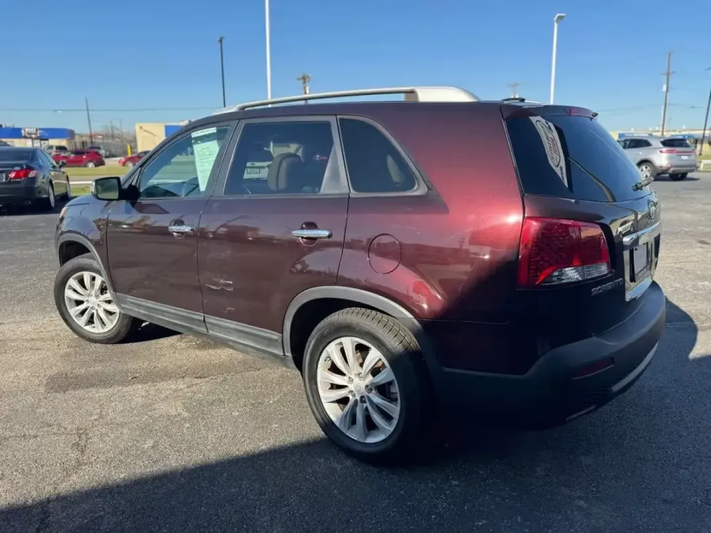 2011 MAROON Kia Sorento LX 2WD (5XYKT4A23BG) with an 3.5L V6 DOHC 24V engine, 6-Speed Automatic transmission, located at 10740 Forest Lane, Dallas, TX, 75243, (972) 272-7300, 32.908588, -96.701813 - Are you searching for a reliable, family-friendly SUV that fits seamlessly into your active lifestyle? Look no further than this 2011 Kia Sorento LX, now available at Traditional Autos in Dallas, TX. This remarkable pre-owned vehicle combines practicality, comfort, and style, making it the ideal cho - Photo#5
