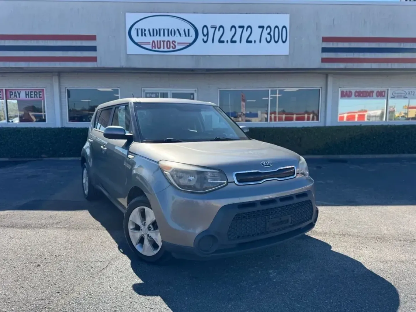 2014 GRAY Kia Soul Base (KNDJN2A23E7) with an 1.6L L4 DOHC 16V engine, Automatic transmission, located at 10740 Forest Lane, Dallas, TX, 75243, (972) 272-7300, 32.908588, -96.701813 - **Discover Your Next Adventure with the 2014 Kia Soul at Traditional Autos in Dallas, TX!**<br /> <br /> Are you ready to elevate your daily commute or embark on weekend adventures with friends and family? The 2014 Kia Soul is the perfect vehicle to accommodate your lifestyle, offering a unique blen - Photo#1