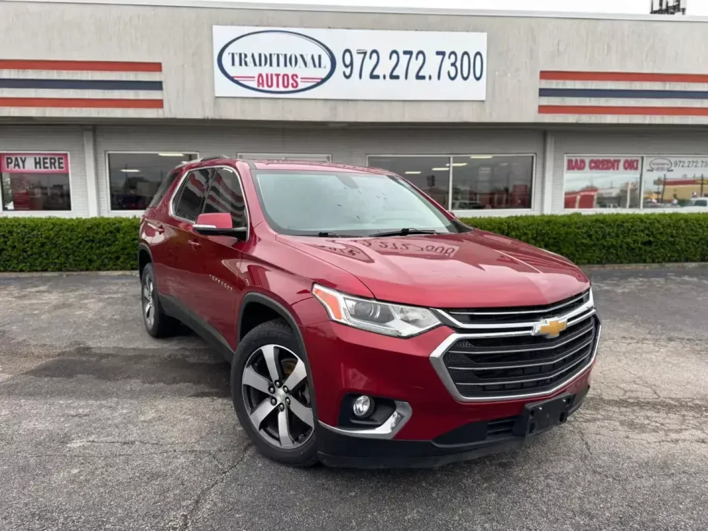 2018 MAROON Chevrolet Traverse (1GNERHKWXJJ) with an 3.6L V6 DOHC 24V engine, located at 10740 Forest Lane, Dallas, TX, 75243, (972) 272-7300, 32.908588, -96.701813 - 2018 Chevrolet Traverse - Photo#0