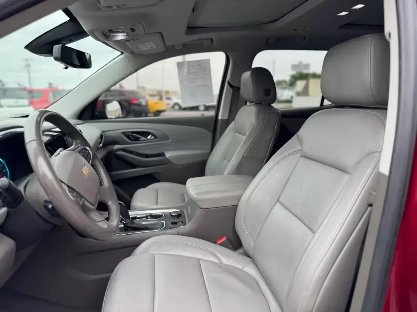 2018 MAROON Chevrolet Traverse (1GNERHKWXJJ) with an 3.6L V6 DOHC 24V engine, located at 10740 Forest Lane, Dallas, TX, 75243, (972) 272-7300, 32.908588, -96.701813 - 2018 Chevrolet Traverse - Photo#10