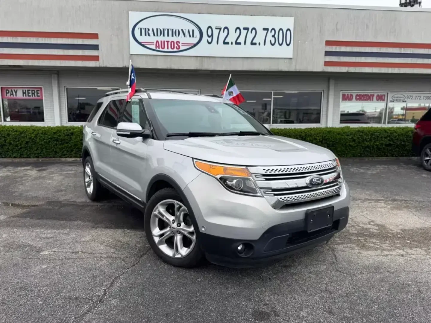 2014 SILVER Ford Explorer Limited 4WD (1FM5K8F82EG) with an 3.5L V6 DOHC 24V engine, 6-Speed Automatic transmission, located at 10740 Forest Lane, Dallas, TX, 75243, (972) 272-7300, 32.908588, -96.701813 - **Unleash Adventure with This 2014 Ford Explorer Limited 4WD!**<br /> <br /> Are you ready to elevate your family outings or weekend getaways? Look no further than this stunning 2014 Ford Explorer Limited 4WD, available now at Traditional Autos in Dallas, TX. Perfect for those who love to explore th - Photo#1