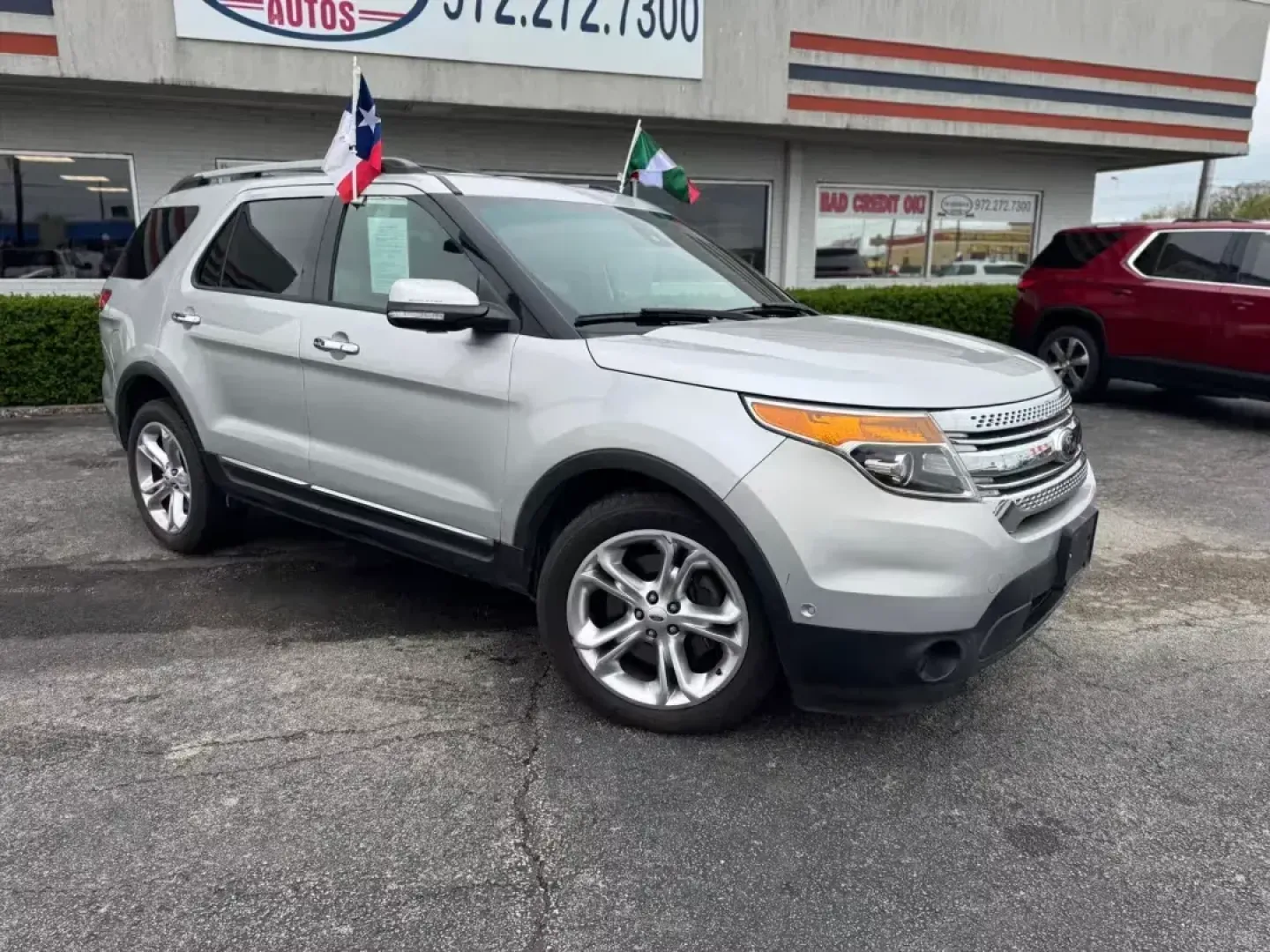 2014 SILVER Ford Explorer Limited 4WD (1FM5K8F82EG) with an 3.5L V6 DOHC 24V engine, 6-Speed Automatic transmission, located at 10740 Forest Lane, Dallas, TX, 75243, (972) 272-7300, 32.908588, -96.701813 - **Unleash Adventure with This 2014 Ford Explorer Limited 4WD!**<br /> <br /> Are you ready to elevate your family outings or weekend getaways? Look no further than this stunning 2014 Ford Explorer Limited 4WD, available now at Traditional Autos in Dallas, TX. Perfect for those who love to explore th - Photo#2