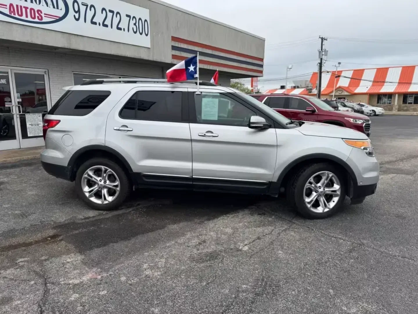 2014 SILVER Ford Explorer Limited 4WD (1FM5K8F82EG) with an 3.5L V6 DOHC 24V engine, 6-Speed Automatic transmission, located at 10740 Forest Lane, Dallas, TX, 75243, (972) 272-7300, 32.908588, -96.701813 - **Unleash Adventure with This 2014 Ford Explorer Limited 4WD!**<br /> <br /> Are you ready to elevate your family outings or weekend getaways? Look no further than this stunning 2014 Ford Explorer Limited 4WD, available now at Traditional Autos in Dallas, TX. Perfect for those who love to explore th - Photo#3