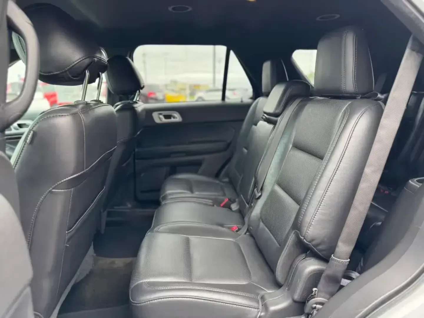 2014 SILVER Ford Explorer Limited 4WD (1FM5K8F82EG) with an 3.5L V6 DOHC 24V engine, 6-Speed Automatic transmission, located at 10740 Forest Lane, Dallas, TX, 75243, (972) 272-7300, 32.908588, -96.701813 - **Unleash Adventure with This 2014 Ford Explorer Limited 4WD!**<br /> <br /> Are you ready to elevate your family outings or weekend getaways? Look no further than this stunning 2014 Ford Explorer Limited 4WD, available now at Traditional Autos in Dallas, TX. Perfect for those who love to explore th - Photo#7