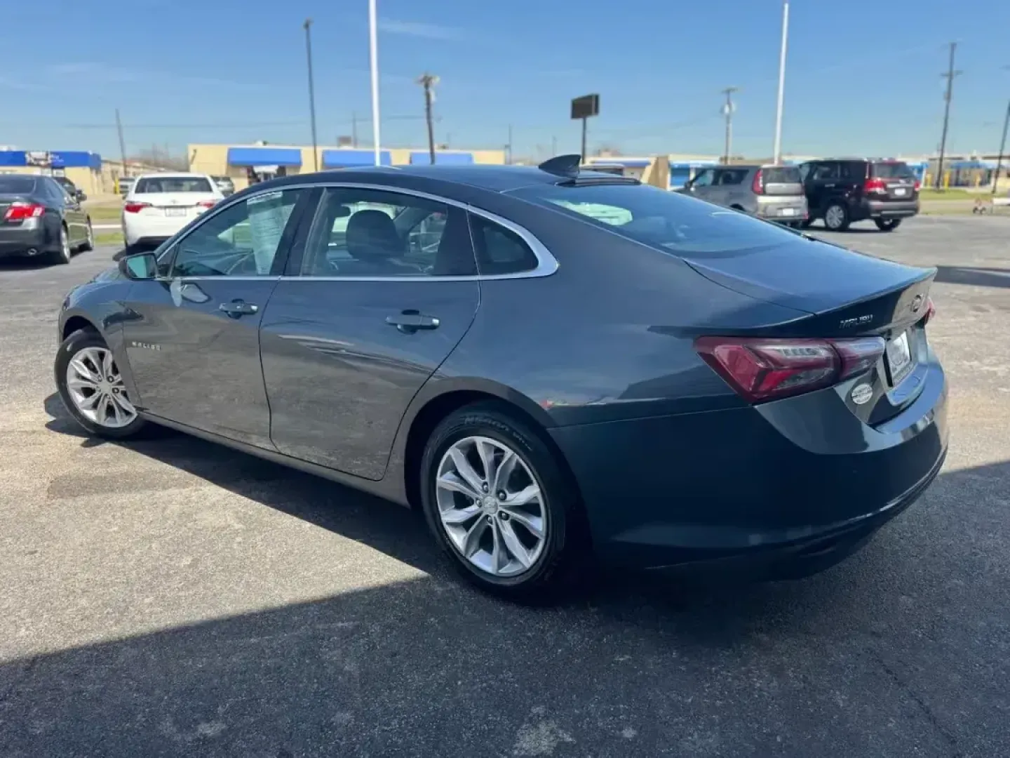 2019 GRAY Chevrolet Malibu LT (1G1ZD5ST3KF) with an 1.5L L4 DOHC 16V engine, 6A transmission, located at 10740 Forest Lane, Dallas, TX, 75243, (972) 272-7300, 32.908588, -96.701813 - **Elevate Your Daily Commute with the 2019 Chevrolet Malibu LT - Your Ideal Sedan Awaits!**<br /> <br /> Are you looking for a reliable vehicle that seamlessly fits into your busy lifestyle? The 2019 Chevrolet Malibu LT is the perfect choice for anyone seeking a comfortable and efficient ride for bo - Photo#5