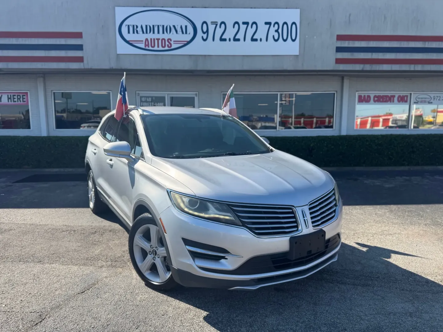2015 SILVER Lincoln MKC FWD (5LMCJ1A96FU) with an 2.0L L4 DOHC 16V engine, 6-Speed Automatic transmission, located at 10740 Forest Lane, Dallas, TX, 75243, (972) 272-7300, 32.908588, -96.701813 - Experience the freedom of adventure with the 2015 Lincoln MKC, a perfect blend of luxury and capability that's ideal for weekend getaways and daily commutes alike. At Traditional Autos, located at 10740 Forest Lane, Dallas, TX 75243, we specialize in quality used vehicles, and this pre-owned SUV is - Photo#0
