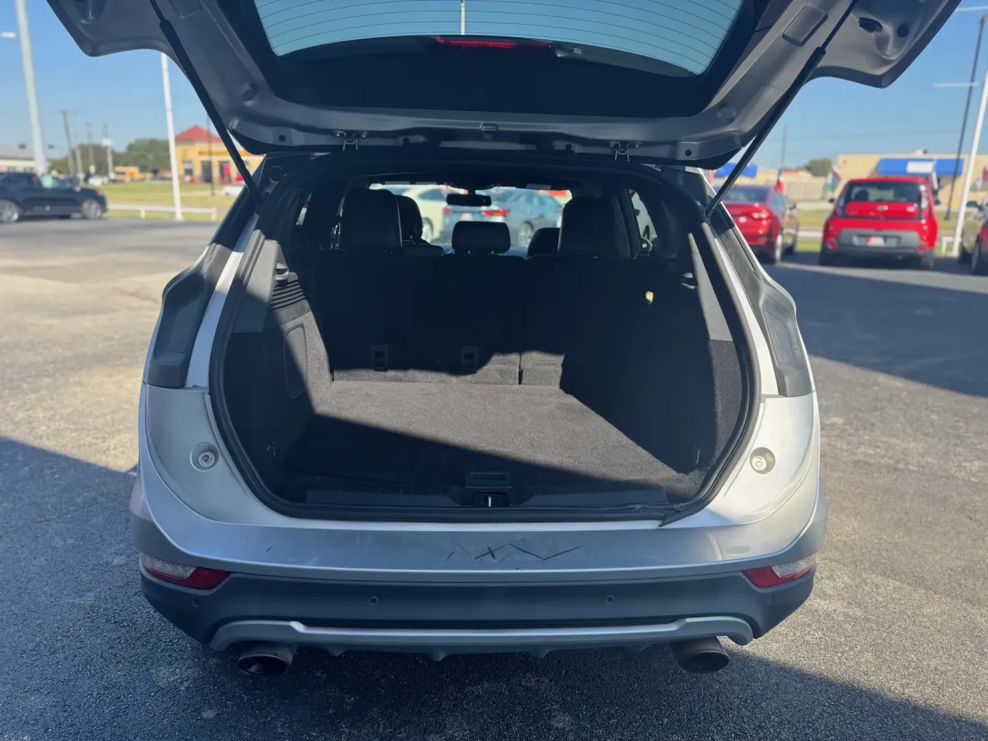 2015 SILVER Lincoln MKC FWD (5LMCJ1A96FU) with an 2.0L L4 DOHC 16V engine, 6-Speed Automatic transmission, located at 10740 Forest Lane, Dallas, TX, 75243, (972) 272-7300, 32.908588, -96.701813 - Experience the freedom of adventure with the 2015 Lincoln MKC, a perfect blend of luxury and capability that's ideal for weekend getaways and daily commutes alike. At Traditional Autos, located at 10740 Forest Lane, Dallas, TX 75243, we specialize in quality used vehicles, and this pre-owned SUV is - Photo#4