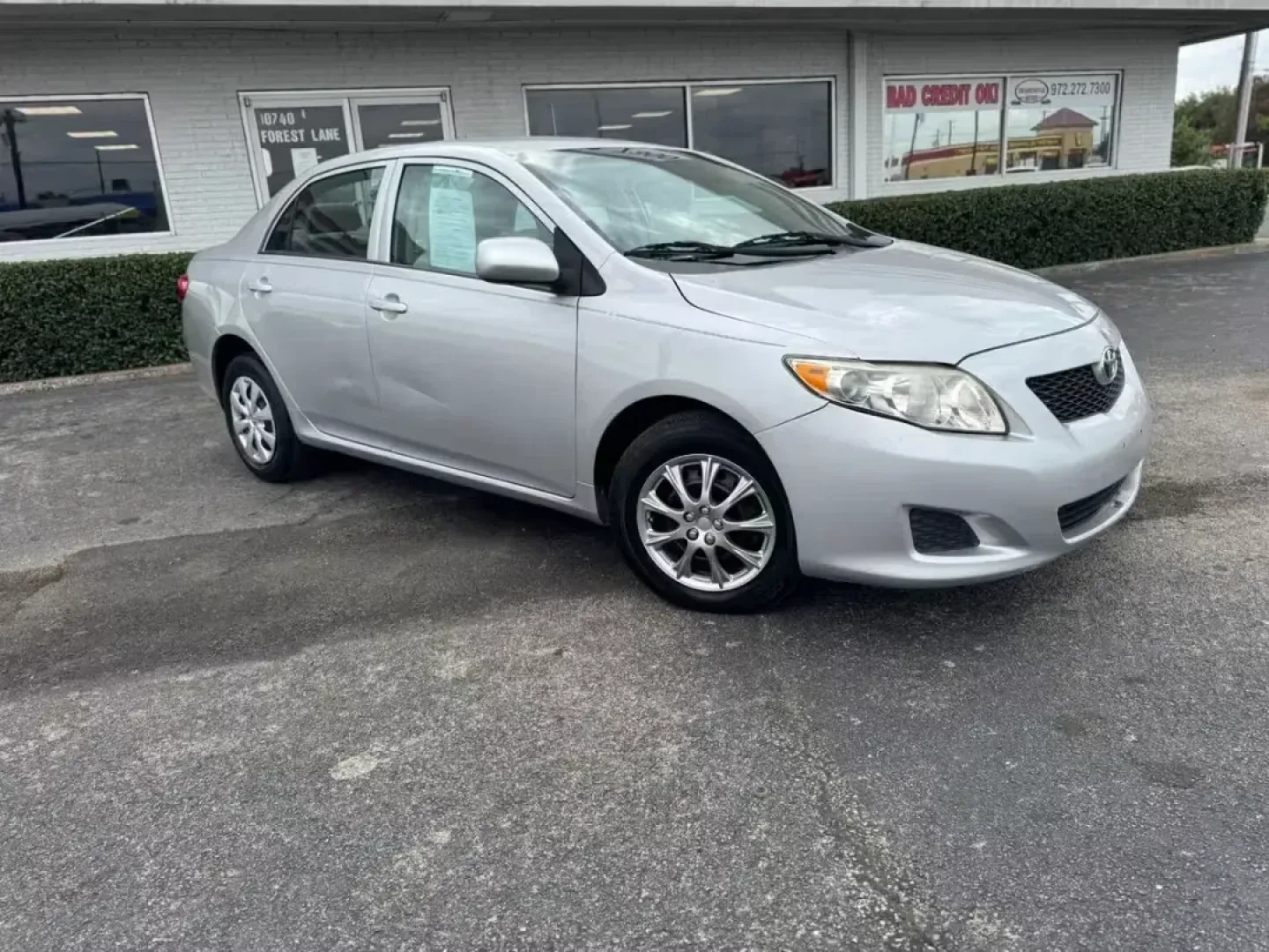 2010 SILVER Toyota Corolla Base 4-Speed AT (1NXBU4EEXAZ) with an 1.8L L4 DOHC 16V engine, 4-Speed Automatic Overdrive transmission, located at 10740 Forest Lane, Dallas, TX, 75243, (972) 272-7300, 32.908588, -96.701813 - **Drive Your Dreams: Discover the 2010 Toyota Corolla at Traditional Autos!**<br /> <br /> Are you ready to upgrade your daily commute or embark on weekend adventures? Look no further than this **2010 Toyota Corolla** available at **Traditional Autos**, your trusted used car dealer in **Dallas, TX** - Photo#2