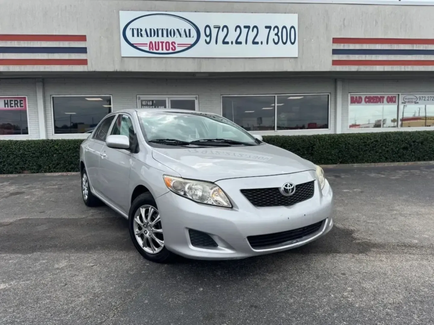 2010 SILVER Toyota Corolla Base 4-Speed AT (1NXBU4EEXAZ) with an 1.8L L4 DOHC 16V engine, 4-Speed Automatic Overdrive transmission, located at 10740 Forest Lane, Dallas, TX, 75243, (972) 272-7300, 32.908588, -96.701813 - **Drive Your Dreams: Discover the 2010 Toyota Corolla at Traditional Autos!**<br /> <br /> Are you ready to upgrade your daily commute or embark on weekend adventures? Look no further than this **2010 Toyota Corolla** available at **Traditional Autos**, your trusted used car dealer in **Dallas, TX** - Photo#1