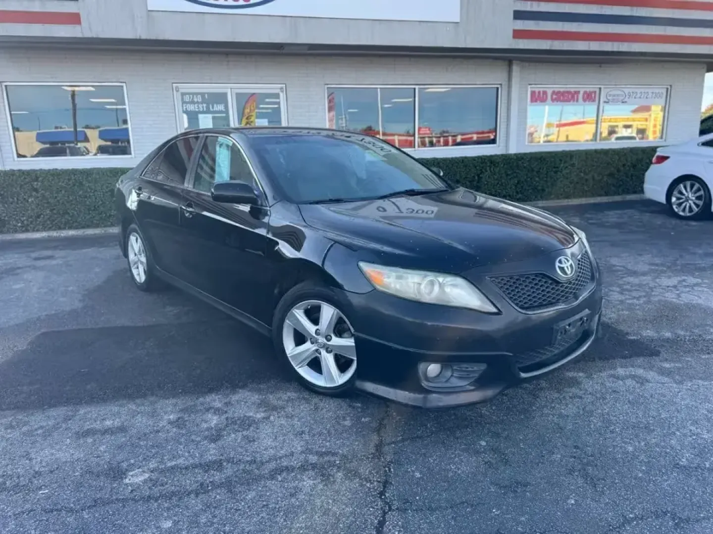 2011 Toyota Camry SE 6-Spd MT (4T1BF3EK3BU) with an 2.5L L4 DOHC 16V engine, 6-Speed Manual transmission, located at 10740 Forest Lane, Dallas, TX, 75243, (972) 272-7300, 32.908588, -96.701813 - **Discover Adventure and Reliability with the 2011 Toyota Camry SE at Traditional Autos in Dallas, TX!**<br /> <br /> Are you searching for a dependable vehicle that marries affordability with comfort? Your quest ends here! The 2011 Toyota Camry SE is the perfect solution for both daily commuters an - Photo#2