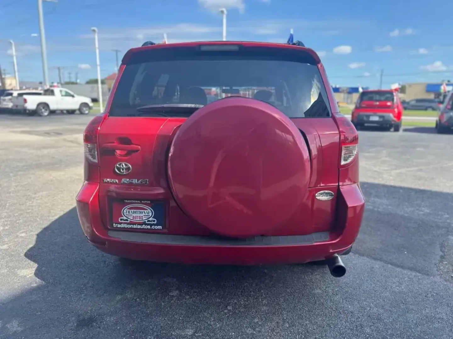 2007 RED Toyota RAV4 Base I4 2WD (JTMZD33VX75) with an 2.4L L4 DOHC 16V engine, 4-Speed Automatic transmission, located at 10740 Forest Lane, Dallas, TX, 75243, (972) 272-7300, 32.908588, -96.701813 - Discover the perfect blend of reliability and adventure with this 2007 Toyota RAV4, available now at Traditional Autos in Dallas, TX. Whether you're a growing family in search of a spacious and dependable SUV, or a weekend warrior ready to embark on your next adventure, this vehicle is designed to m - Photo#4