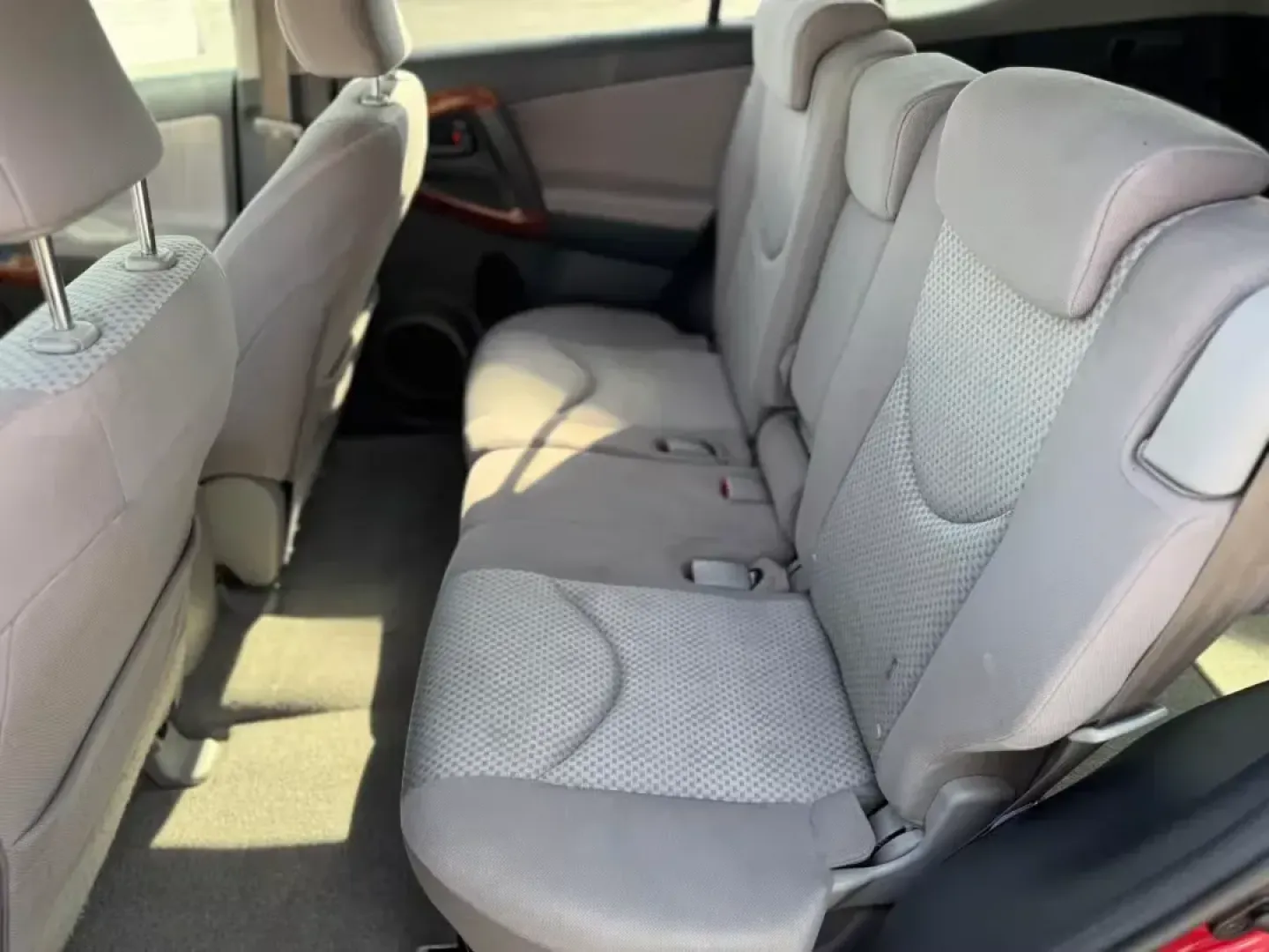 2007 RED Toyota RAV4 Base I4 2WD (JTMZD33VX75) with an 2.4L L4 DOHC 16V engine, 4-Speed Automatic transmission, located at 10740 Forest Lane, Dallas, TX, 75243, (972) 272-7300, 32.908588, -96.701813 - Discover the perfect blend of reliability and adventure with this 2007 Toyota RAV4, available now at Traditional Autos in Dallas, TX. Whether you're a growing family in search of a spacious and dependable SUV, or a weekend warrior ready to embark on your next adventure, this vehicle is designed to m - Photo#6