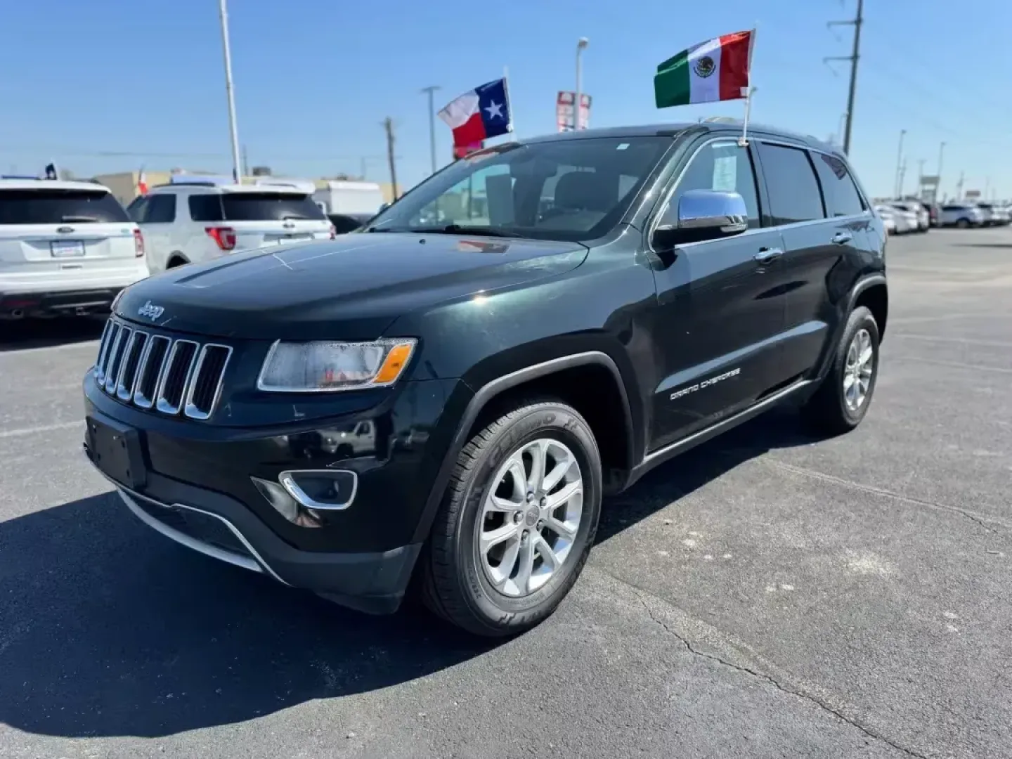 2014 BLACK Jeep Grand Cherokee Limited 2WD (1C4RJEBGXEC) with an 3.6L V6 DOHC 24V engine, 5-Speed Automatic transmission, located at 10740 Forest Lane, Dallas, TX, 75243, (972) 272-7300, 32.908588, -96.701813 - Are you ready to elevate your adventures? This 2014 Jeep Grand Cherokee Limited 2WD is the perfect blend of style and performance, making it an ideal companion for weekend getaways or daily commutes. Whether you're headed to the vibrant streets of Dallas or exploring nearby attractions like White Ro - Photo#11