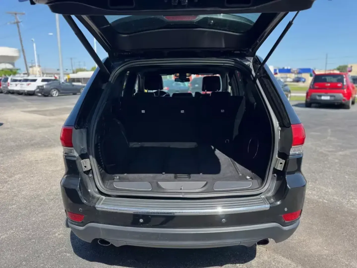 2014 BLACK Jeep Grand Cherokee Limited 2WD (1C4RJEBGXEC) with an 3.6L V6 DOHC 24V engine, 5-Speed Automatic transmission, located at 10740 Forest Lane, Dallas, TX, 75243, (972) 272-7300, 32.908588, -96.701813 - Are you ready to elevate your adventures? This 2014 Jeep Grand Cherokee Limited 2WD is the perfect blend of style and performance, making it an ideal companion for weekend getaways or daily commutes. Whether you're headed to the vibrant streets of Dallas or exploring nearby attractions like White Ro - Photo#3
