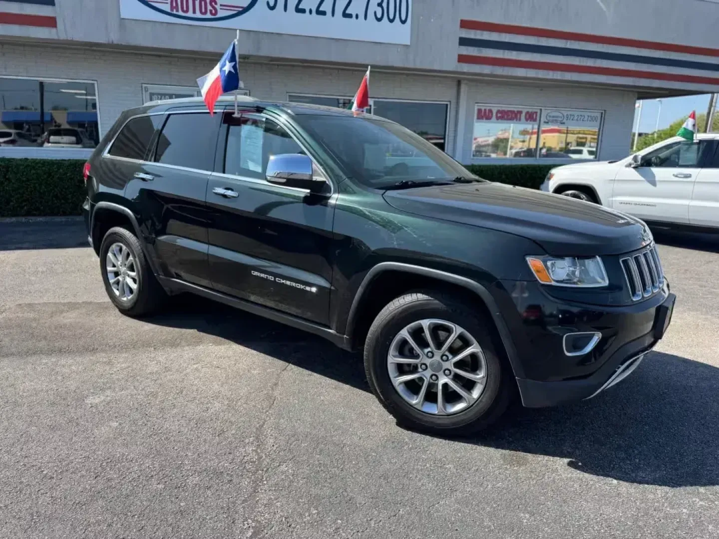2014 BLACK Jeep Grand Cherokee Limited 2WD (1C4RJEBGXEC) with an 3.6L V6 DOHC 24V engine, 5-Speed Automatic transmission, located at 10740 Forest Lane, Dallas, TX, 75243, (972) 272-7300, 32.908588, -96.701813 - Are you ready to elevate your adventures? This 2014 Jeep Grand Cherokee Limited 2WD is the perfect blend of style and performance, making it an ideal companion for weekend getaways or daily commutes. Whether you're headed to the vibrant streets of Dallas or exploring nearby attractions like White Ro - Photo#4