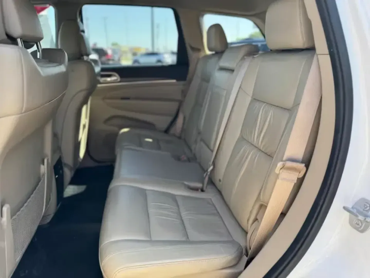 2014 WHITE Jeep Grand Cherokee Limited 2WD (1C4RJEBM5EC) with an 3.0L V6 DOHC 24V DIESEL engine, 5-Speed Automatic transmission, located at 10740 Forest Lane, Dallas, TX, 75243, (972) 272-7300, 32.908588, -96.701813 - **Adventure Awaits with This 2014 Jeep Grand Cherokee Limited!**<br /> <br /> Are you ready to elevate your weekend adventures or enhance your daily commute? Look no further! At Traditional Autos in Dallas, TX, we present the 2014 Jeep Grand Cherokee Limited a vehicle that seamlessly blends rugged - Photo#7