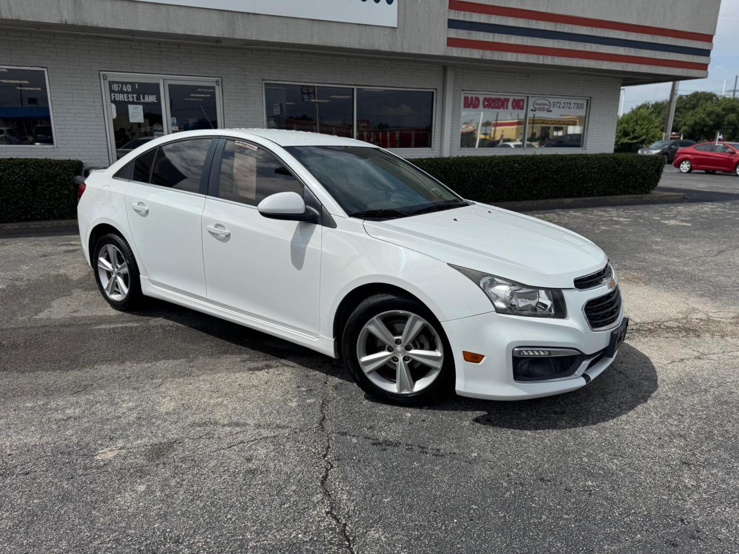 2015 WHITE CHEVROLET CRUZE 2LT 2LT Auto (1G1PE5SBXF7) with an 1.4L L4 DOHC 16V TURBO engine, 6-Speed Automatic transmission, located at 10740 Forest Lane, Dallas, TX, 75243, (972) 272-7300, 32.908588, -96.701813 - Photo#1