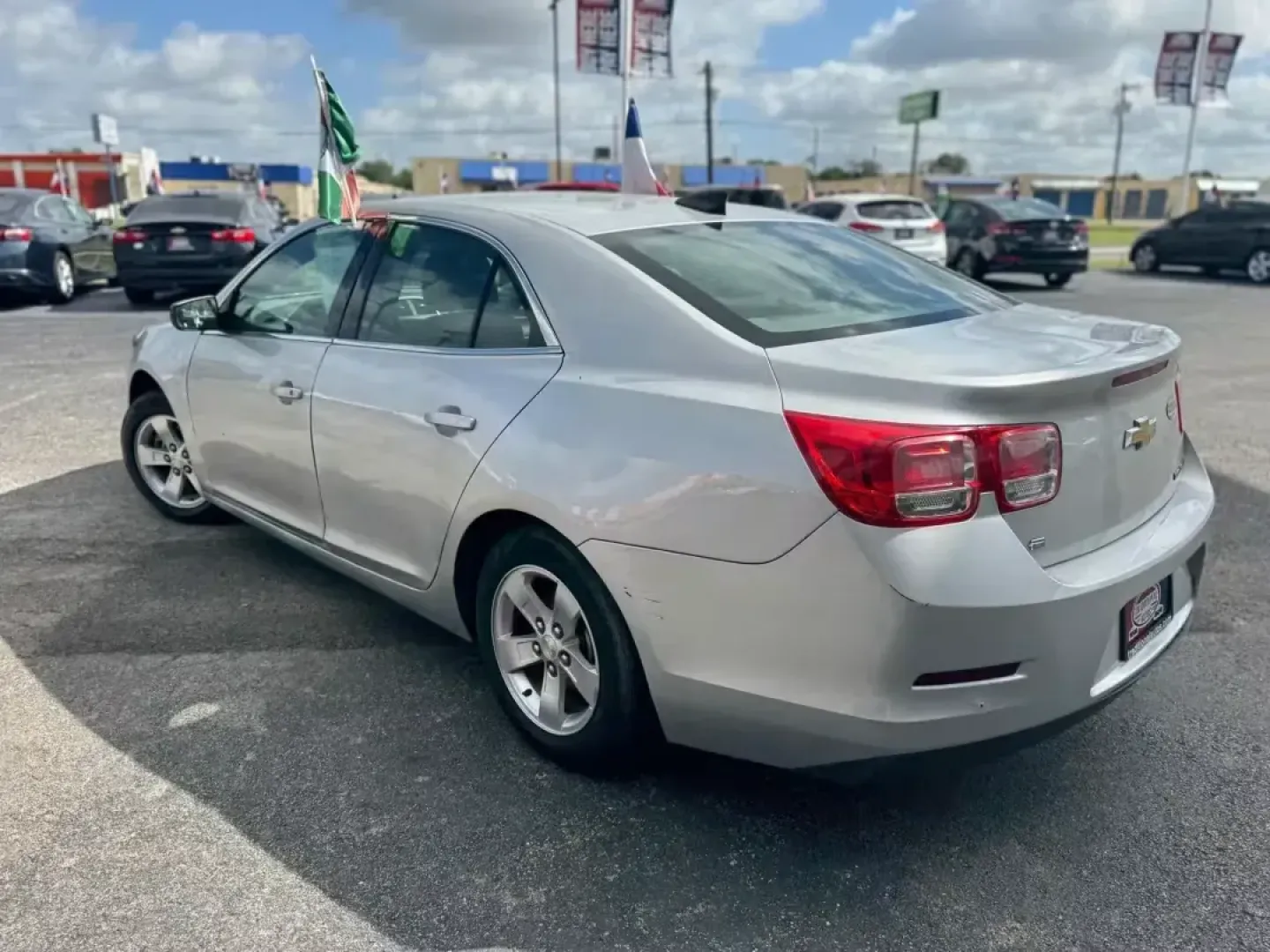 2015 SILVER Chevrolet Malibu LS (1G11B5SL8FF) with an 2.5L L4 DOHC 16V engine, 6-Speed Automatic transmission, located at 10740 Forest Lane, Dallas, TX, 75243, (972) 272-7300, 32.908588, -96.701813 - Discover the perfect blend of comfort, style, and economy with this stunning **2015 Chevrolet Malibu LS**, ideal for both city commutes and weekend getaways. Whether you're a growing family needing a reliable vehicle, a daily commuter seeking efficiency, or simply looking for an affordable pre-owned - Photo#4