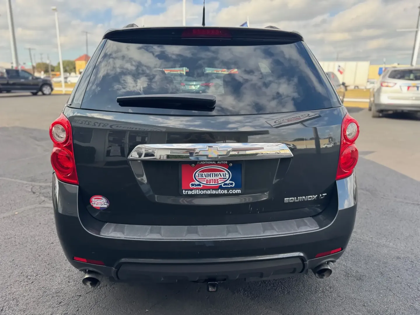 2013 Chevrolet Equinox 1LT 2WD (2GNFLDE30D6) with an 3.6L V6 DOHC 24V engine, 6-Speed Automatic transmission, located at 10740 Forest Lane, Dallas, TX, 75243, (972) 272-7300, 32.908588, -96.701813 - ### Unleash Your Adventurous Spirit with the 2013 Chevrolet Equinox at Traditional Autos!<br /> <br /> Are you ready to elevate your weekend adventures or daily commutes? Look no further than the versatile 2013 Chevrolet Equinox, now available at **Traditional Autos**, your trusted pre-owned dealers - Photo#2