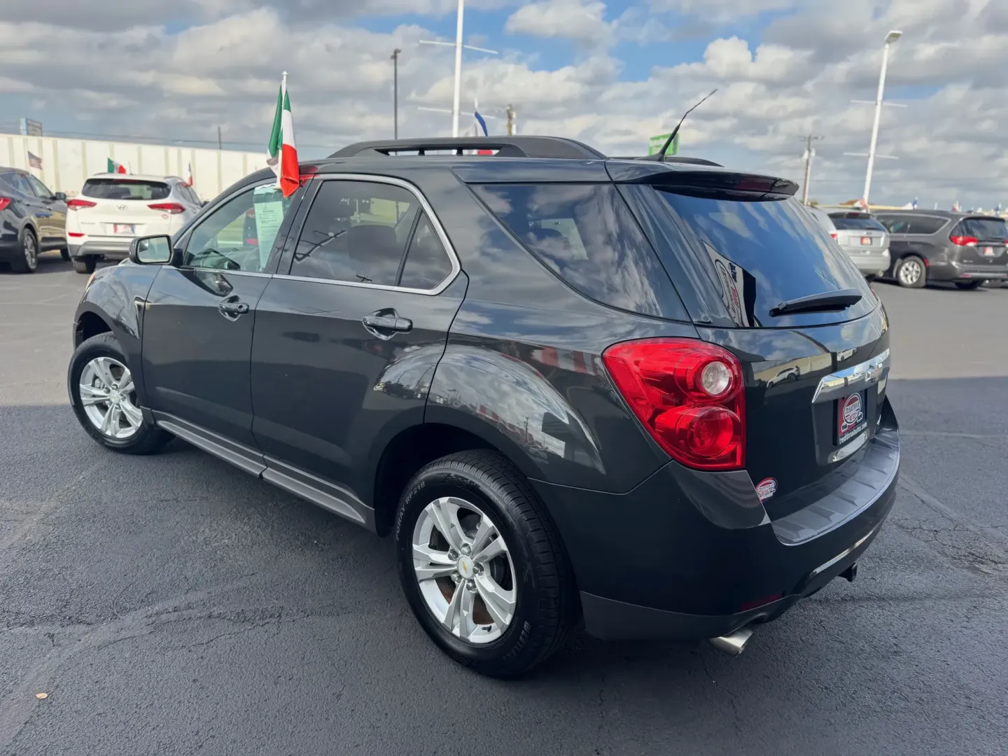 2013 Chevrolet Equinox 1LT 2WD (2GNFLDE30D6) with an 3.6L V6 DOHC 24V engine, 6-Speed Automatic transmission, located at 10740 Forest Lane, Dallas, TX, 75243, (972) 272-7300, 32.908588, -96.701813 - ### Unleash Your Adventurous Spirit with the 2013 Chevrolet Equinox at Traditional Autos!<br /> <br /> Are you ready to elevate your weekend adventures or daily commutes? Look no further than the versatile 2013 Chevrolet Equinox, now available at **Traditional Autos**, your trusted pre-owned dealers - Photo#3