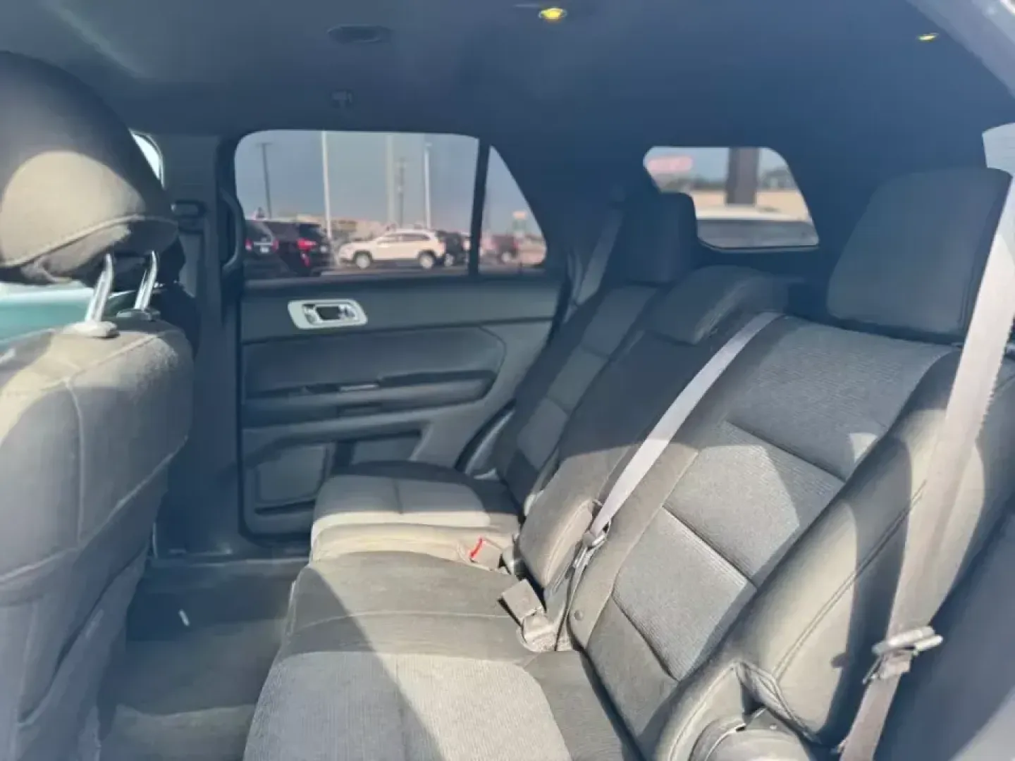 2014 WHITE Ford Explorer XLT FWD (1FM5K7D86EG) with an 3.5L V6 DOHC 24V engine, 6-Speed Automatic transmission, located at 10740 Forest Lane, Dallas, TX, 75243, (972) 272-7300, 32.908588, -96.701813 - If you're searching for a spacious and reliable SUV that can handle family trips, weekend adventures, or daily commuting with ease, look no further than this stunning 2014 Ford Explorer XLT FWD available at Traditional Autos. With its generous seating for up to seven passengers, this versatile SUV i - Photo#5