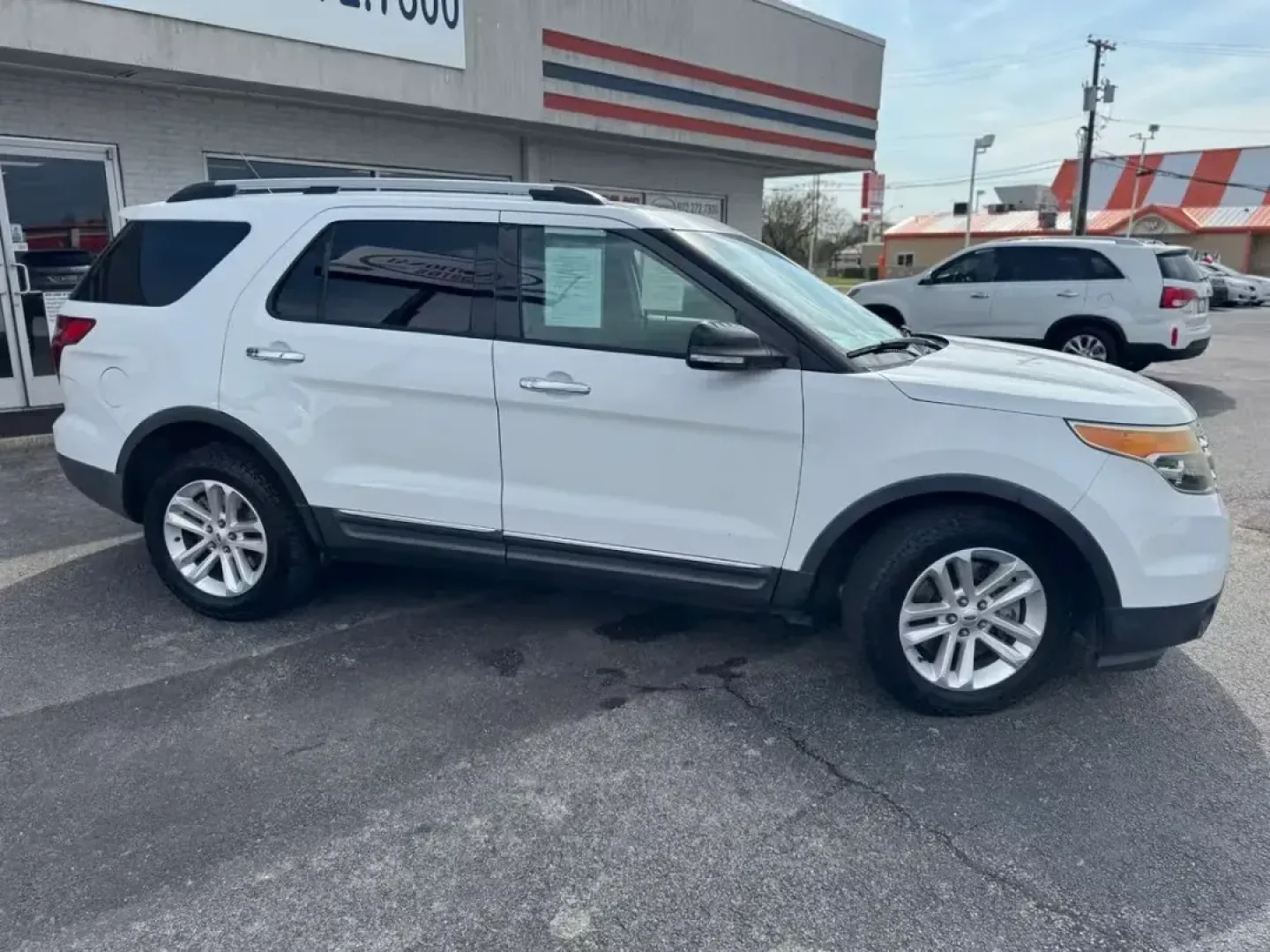 2014 WHITE Ford Explorer XLT FWD (1FM5K7D86EG) with an 3.5L V6 DOHC 24V engine, 6-Speed Automatic transmission, located at 10740 Forest Lane, Dallas, TX, 75243, (972) 272-7300, 32.908588, -96.701813 - If you're searching for a spacious and reliable SUV that can handle family trips, weekend adventures, or daily commuting with ease, look no further than this stunning 2014 Ford Explorer XLT FWD available at Traditional Autos. With its generous seating for up to seven passengers, this versatile SUV i - Photo#3