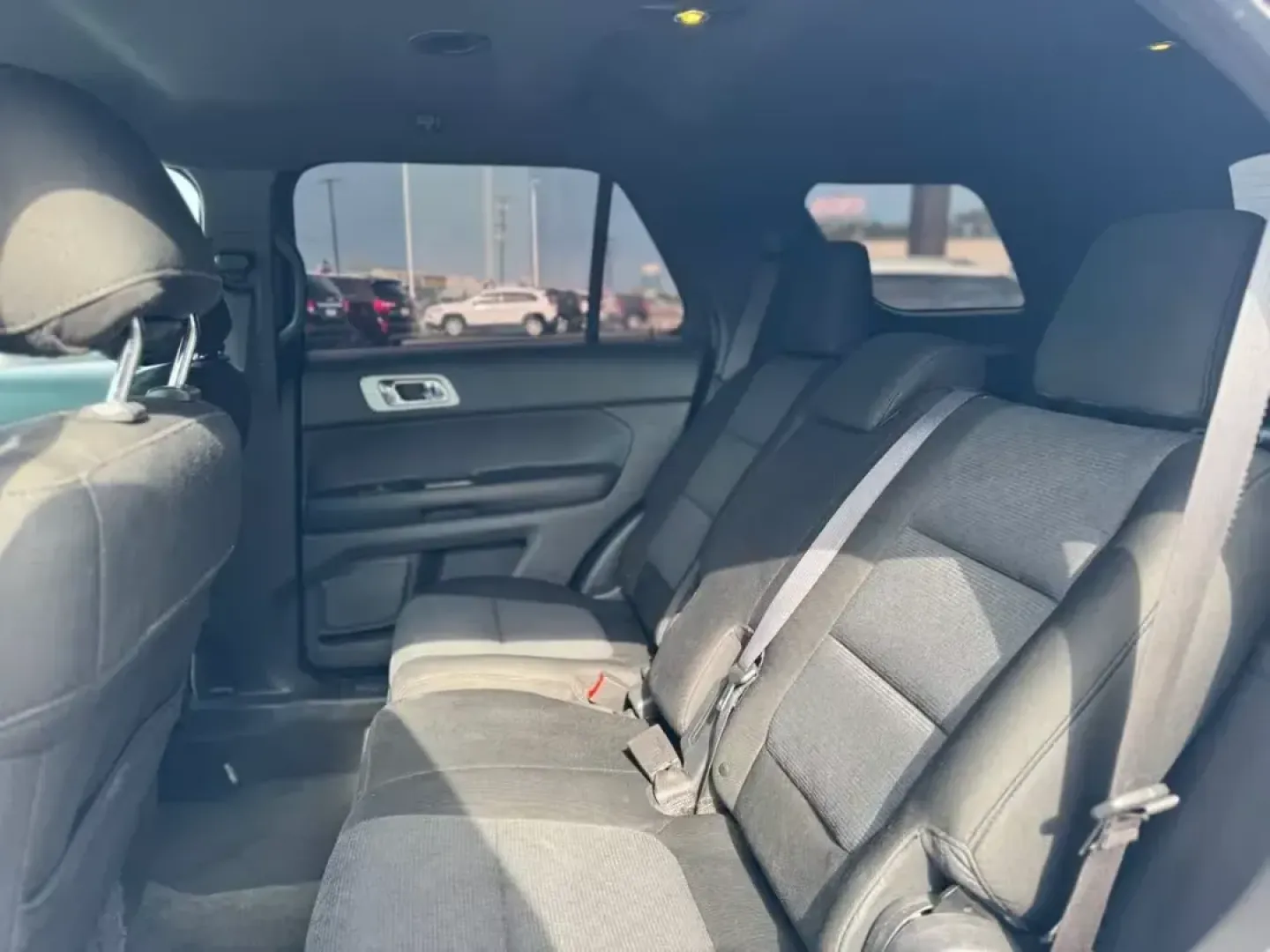 2014 WHITE Ford Explorer XLT FWD (1FM5K7D86EG) with an 3.5L V6 DOHC 24V engine, 6-Speed Automatic transmission, located at 10740 Forest Lane, Dallas, TX, 75243, (972) 272-7300, 32.908588, -96.701813 - If you're searching for a spacious and reliable SUV that can handle family trips, weekend adventures, or daily commuting with ease, look no further than this stunning 2014 Ford Explorer XLT FWD available at Traditional Autos. With its generous seating for up to seven passengers, this versatile SUV i - Photo#6