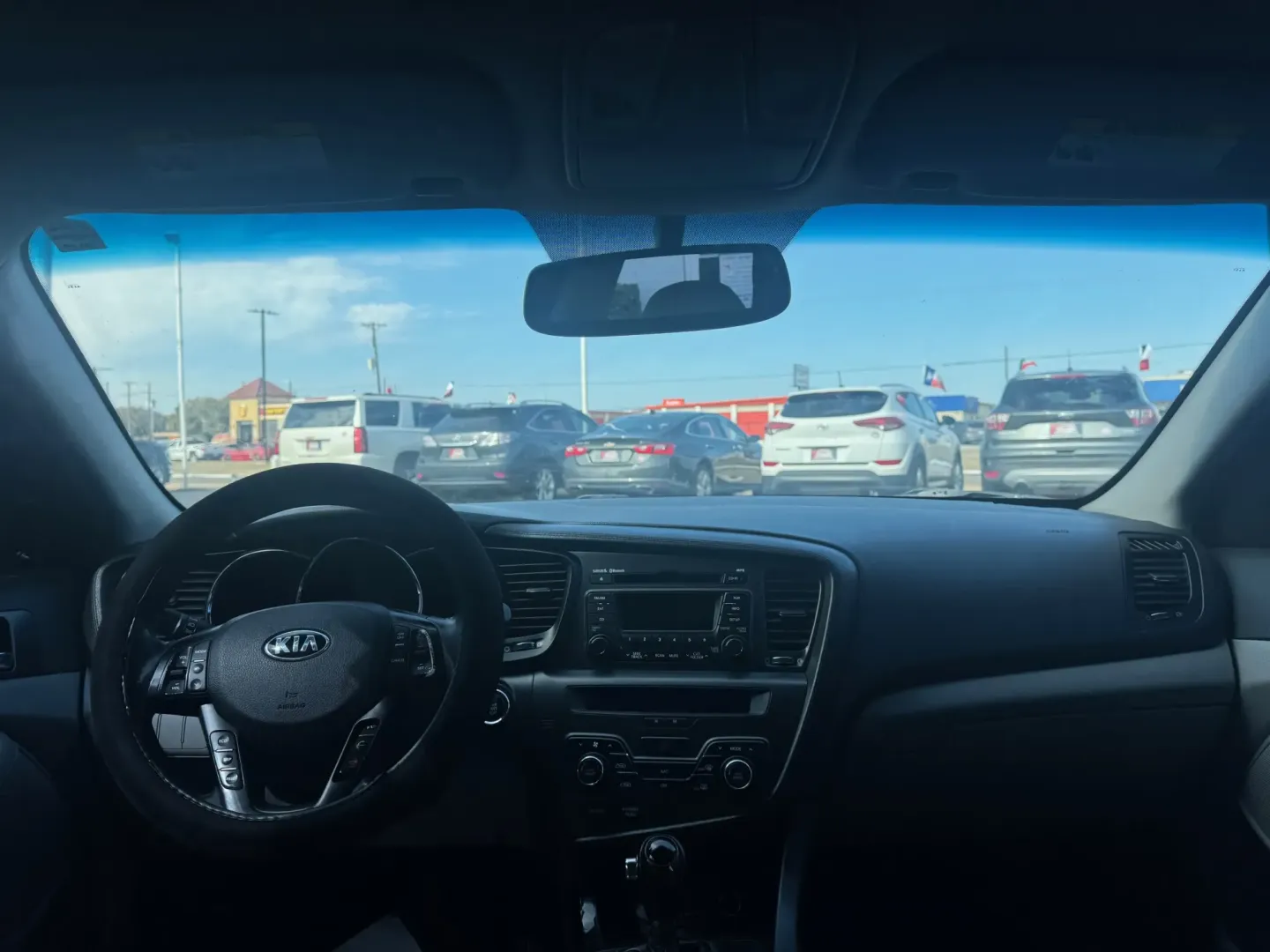 2013 Kia Optima EX (5XXGN4A79DG) with an 2.4L L4 DOHC 16V engine, 6-Speed Automatic transmission, located at 10740 Forest Lane, Dallas, TX, 75243, (972) 272-7300, 32.908588, -96.701813 - **Discover Your Ideal Commuter Companion: 2013 Kia Optima at Traditional Autos!**<br /> <br /> Rev up your daily drive with the 2013 Kia Optima, an exceptional choice for budget-conscious buyers who crave style, comfort, and reliability. Whether you're navigating through the busy streets of Dallas o - Photo#5