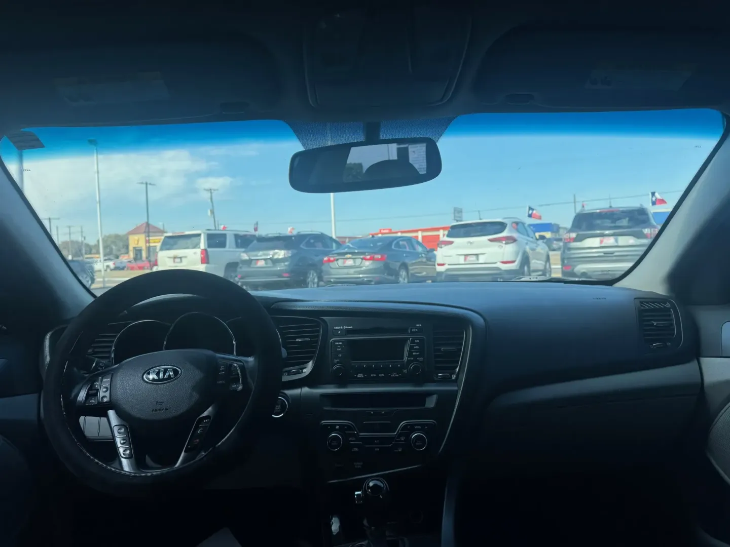 2013 Kia Optima EX (5XXGN4A79DG) with an 2.4L L4 DOHC 16V engine, 6-Speed Automatic transmission, located at 10740 Forest Lane, Dallas, TX, 75243, (972) 272-7300, 32.908588, -96.701813 - **Discover Your Ideal Commuter Companion: 2013 Kia Optima at Traditional Autos!**<br /> <br /> Rev up your daily drive with the 2013 Kia Optima, an exceptional choice for budget-conscious buyers who crave style, comfort, and reliability. Whether you're navigating through the busy streets of Dallas o - Photo#6