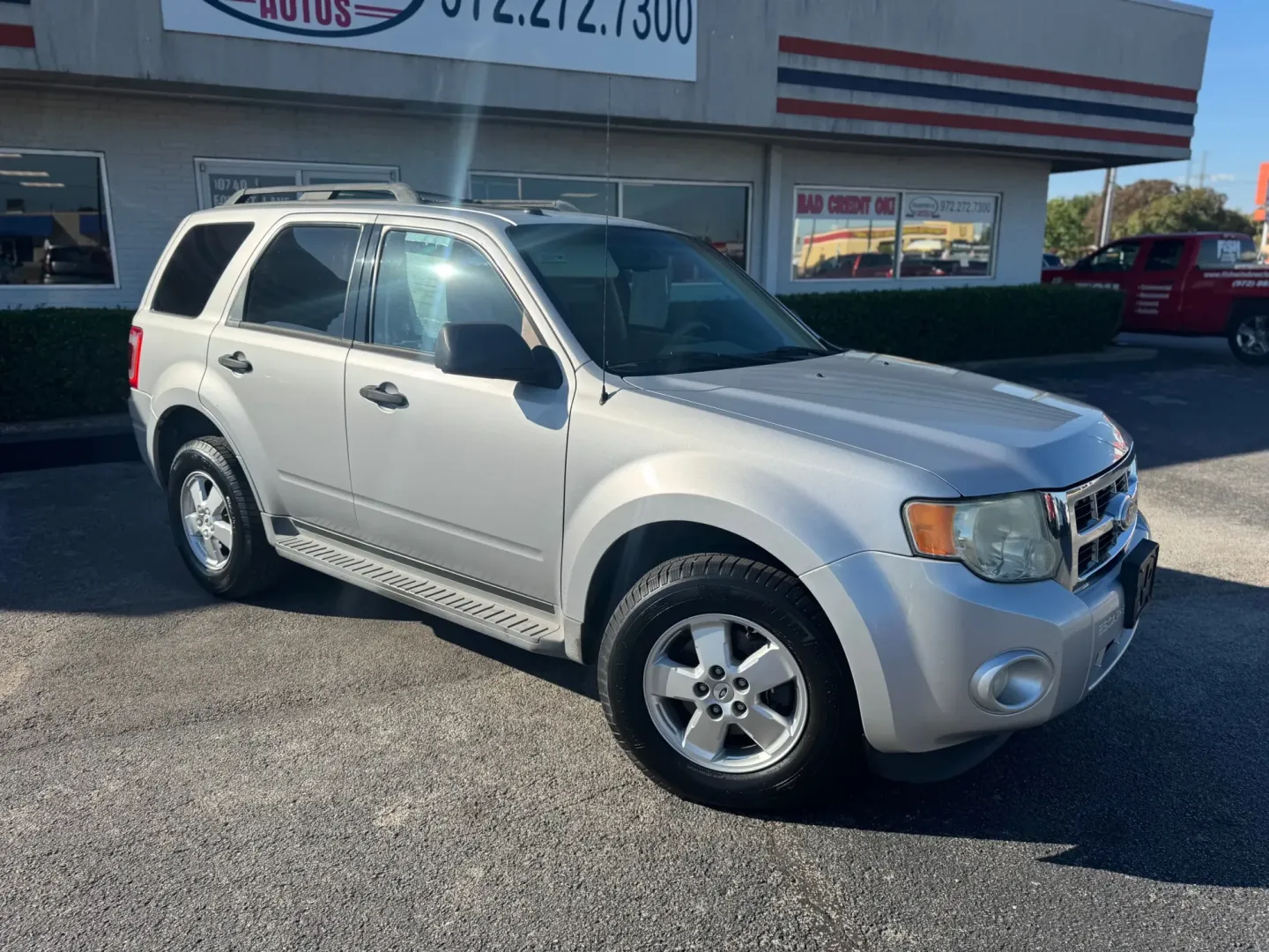 2010 Ford Escape XLT FWD (1FMCU0D79AK) with an 2.5L L4 DOHC 16V engine, 6-Speed Automatic transmission, located at 10740 Forest Lane, Dallas, TX, 75243, (972) 272-7300, 32.908588, -96.701813 - **Explore Your Next Adventure with the 2010 Ford Escape SUV at Traditional Autos!**<br /> <br /> Are you seeking a reliable and spacious vehicle perfect for your family outings, weekend adventures, or daily commutes through the bustling streets of Dallas? Look no further! This 2010 Ford Escape SUV, - Photo#1