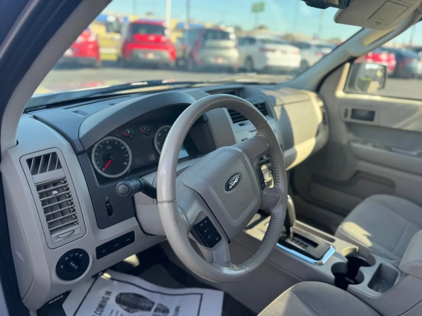 2010 Ford Escape XLT FWD (1FMCU0D79AK) with an 2.5L L4 DOHC 16V engine, 6-Speed Automatic transmission, located at 10740 Forest Lane, Dallas, TX, 75243, (972) 272-7300, 32.908588, -96.701813 - **Explore Your Next Adventure with the 2010 Ford Escape SUV at Traditional Autos!**<br /> <br /> Are you seeking a reliable and spacious vehicle perfect for your family outings, weekend adventures, or daily commutes through the bustling streets of Dallas? Look no further! This 2010 Ford Escape SUV, - Photo#6