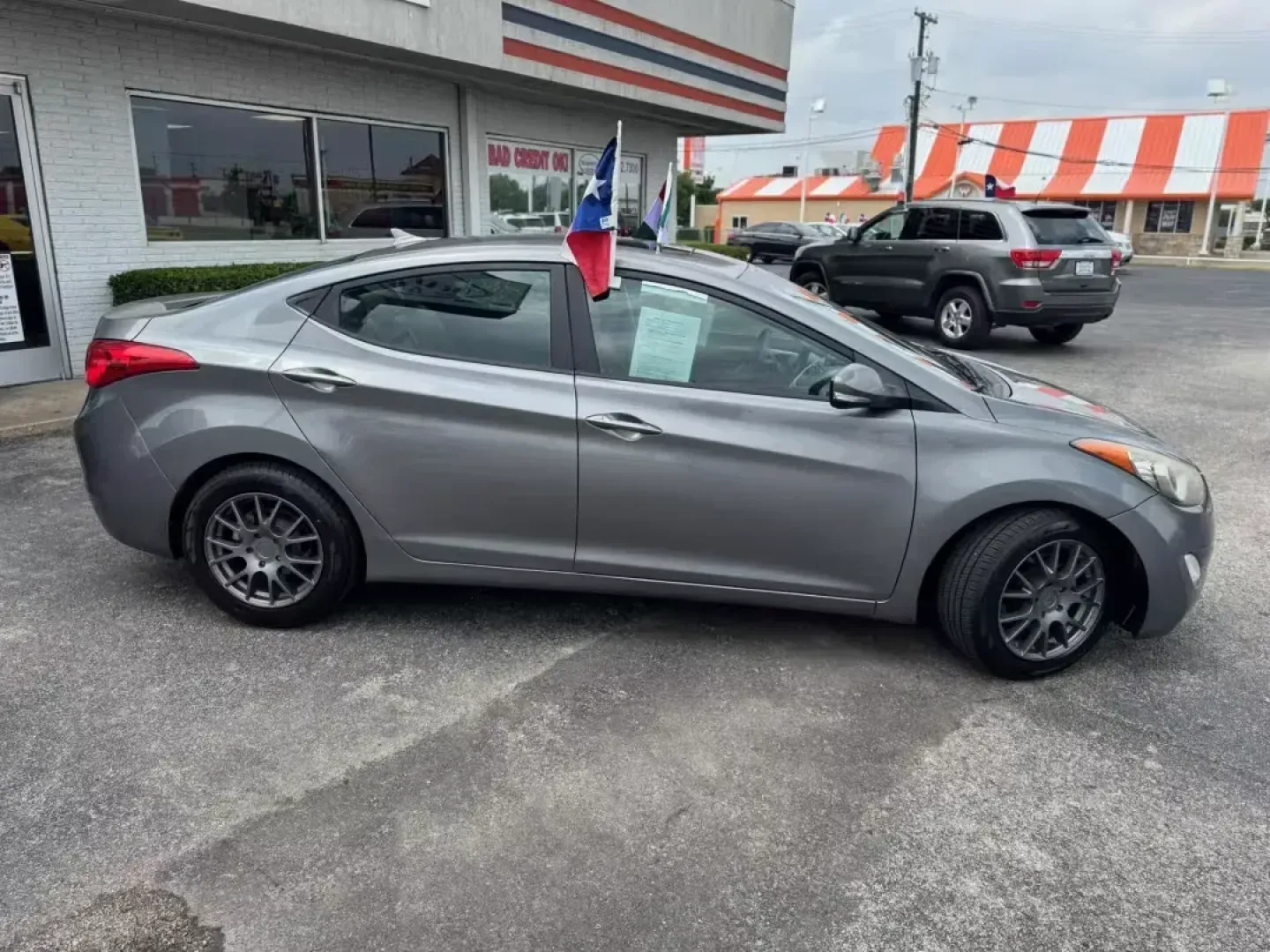 2013 GRAY Hyundai Elantra Limited (5NPDH4AE1DH) with an 1.8L L4 DOHC 16V engine, 6-Speed Automatic transmission, located at 10740 Forest Lane, Dallas, TX, 75243, (972) 272-7300, 32.908588, -96.701813 - **Discover Your Next Adventure with the 2013 Hyundai Elantra Limited**<br /> <br /> Embark on unforgettable journeys while enjoying the perfect blend of efficiency, comfort, and style with the 2013 Hyundai Elantra Limited. This pre-owned sedan is not just a car; it's your key to explore everything t - Photo#3