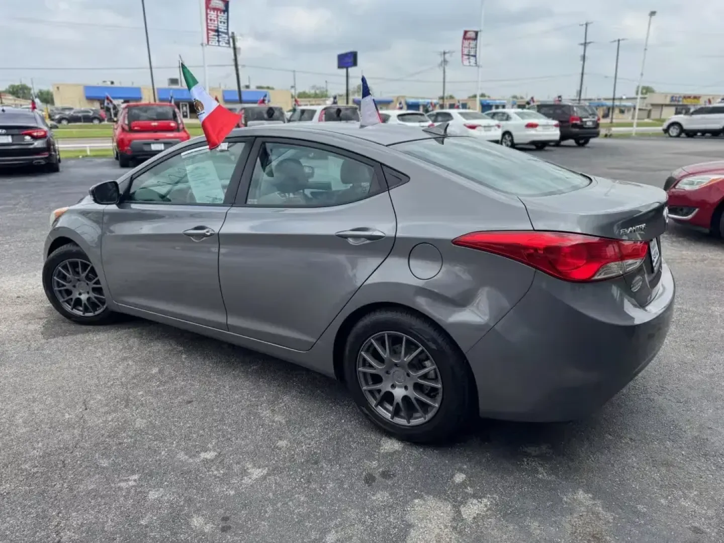 2013 GRAY Hyundai Elantra Limited (5NPDH4AE1DH) with an 1.8L L4 DOHC 16V engine, 6-Speed Automatic transmission, located at 10740 Forest Lane, Dallas, TX, 75243, (972) 272-7300, 32.908588, -96.701813 - **Discover Your Next Adventure with the 2013 Hyundai Elantra Limited**<br /> <br /> Embark on unforgettable journeys while enjoying the perfect blend of efficiency, comfort, and style with the 2013 Hyundai Elantra Limited. This pre-owned sedan is not just a car; it's your key to explore everything t - Photo#5