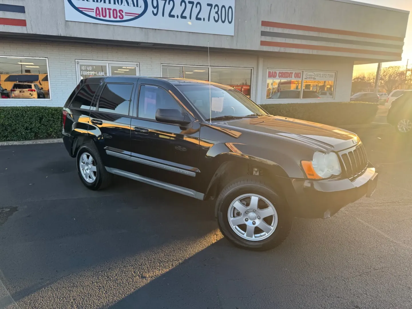 2008 Jeep Grand Cherokee Laredo 2WD (1J8GS48K78C) with an 3.7L V6 SOHC 12V engine, 5-Speed Automatic Overdrive transmission, located at 10740 Forest Lane, Dallas, TX, 75243, (972) 272-7300, 32.908588, -96.701813 - Are you ready to elevate your outdoor adventures? Look no further than this stunning **2008 Jeep Grand Cherokee** available at **Traditional Autos**, your trusted source for quality used vehicles in Dallas, TX. Perfectly suited for those who crave the thrill of weekend getaways or the daily commute - Photo#1