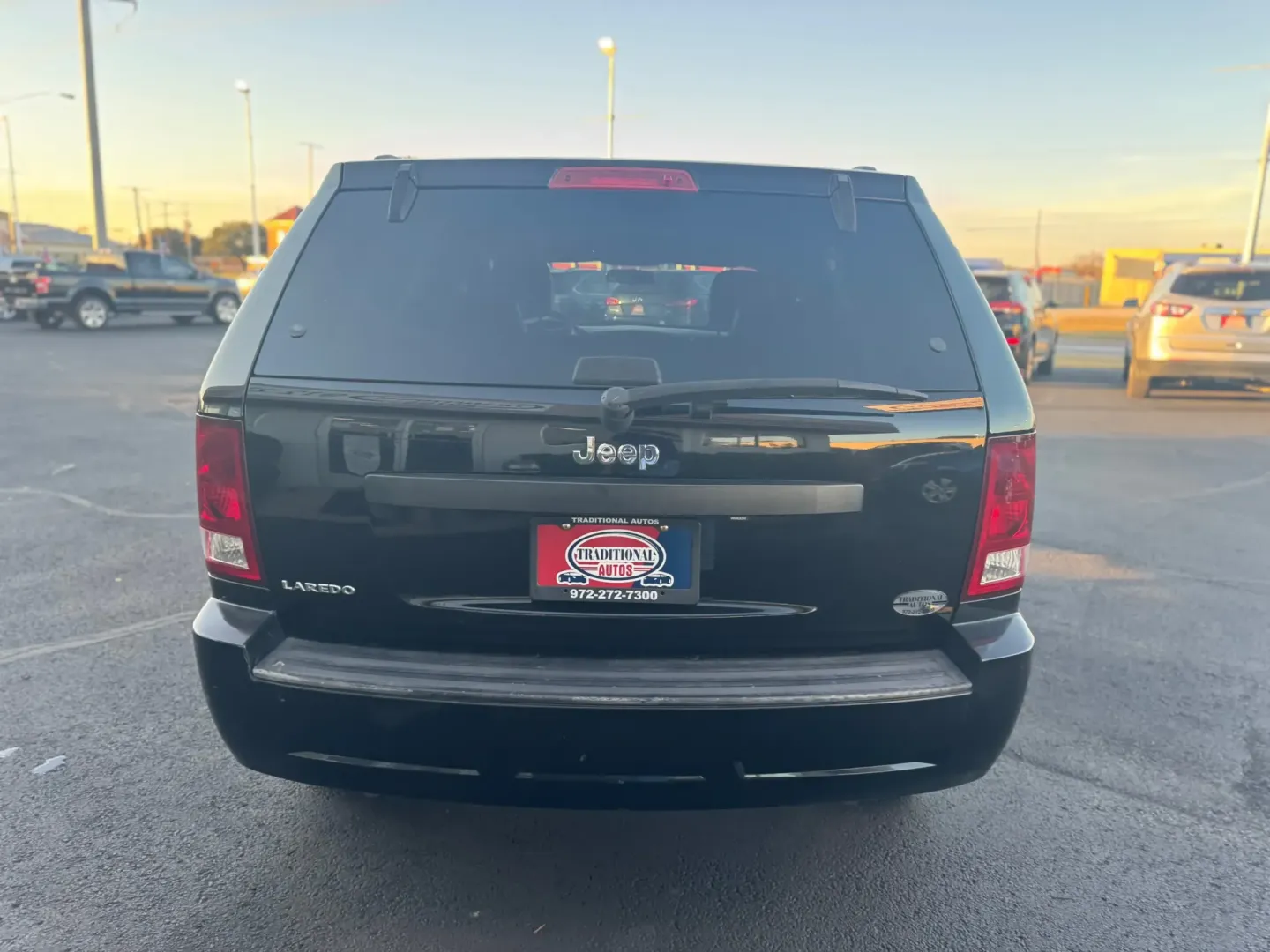2008 Jeep Grand Cherokee Laredo 2WD (1J8GS48K78C) with an 3.7L V6 SOHC 12V engine, 5-Speed Automatic Overdrive transmission, located at 10740 Forest Lane, Dallas, TX, 75243, (972) 272-7300, 32.908588, -96.701813 - Are you ready to elevate your outdoor adventures? Look no further than this stunning **2008 Jeep Grand Cherokee** available at **Traditional Autos**, your trusted source for quality used vehicles in Dallas, TX. Perfectly suited for those who crave the thrill of weekend getaways or the daily commute - Photo#2
